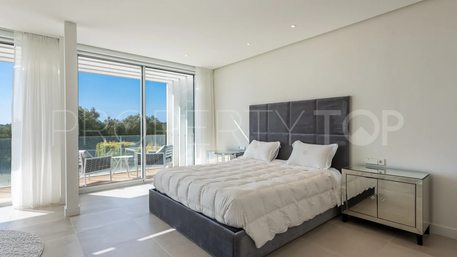 For sale town house with 4 bedrooms in La Finca