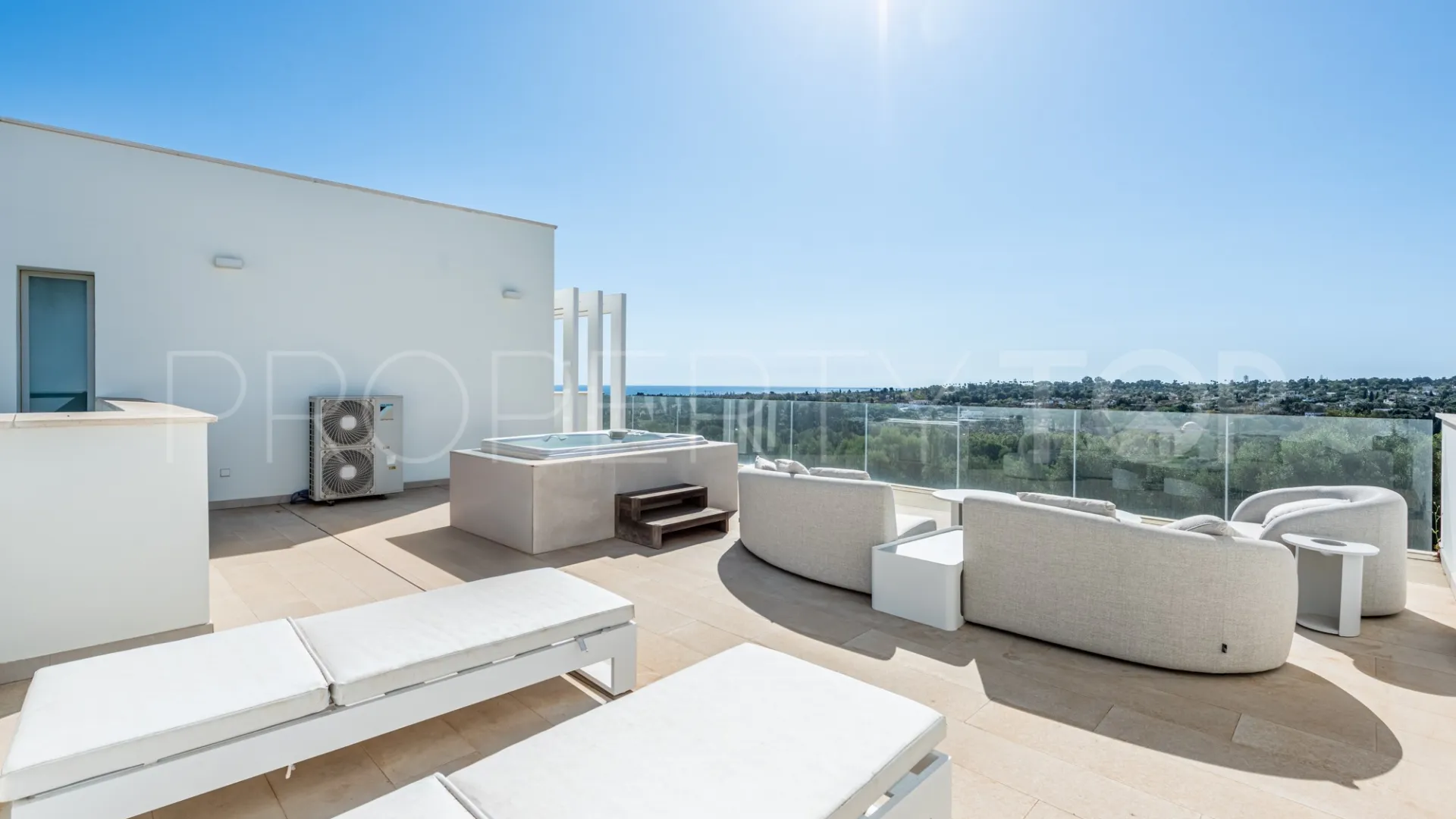 For sale town house with 4 bedrooms in La Finca