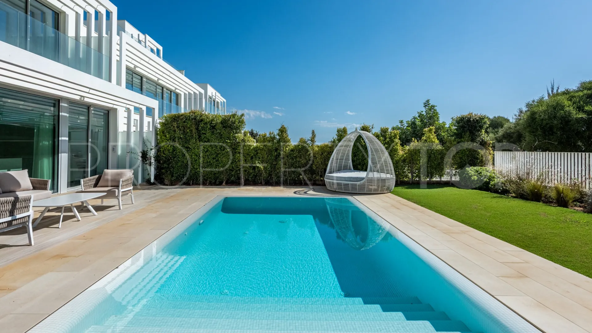 For sale town house with 4 bedrooms in La Finca
