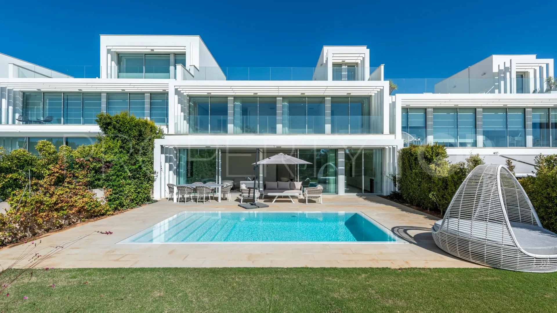 For sale town house with 4 bedrooms in La Finca