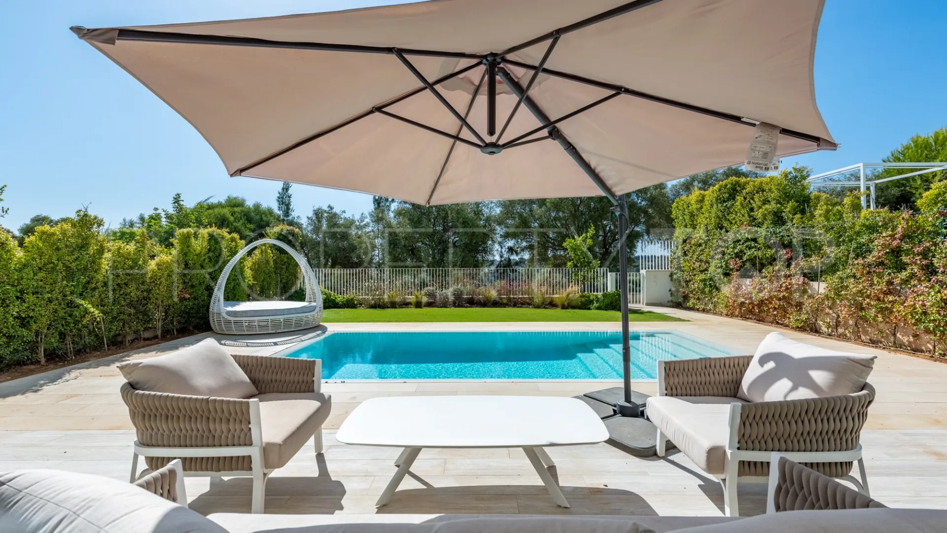 For sale town house with 4 bedrooms in La Finca