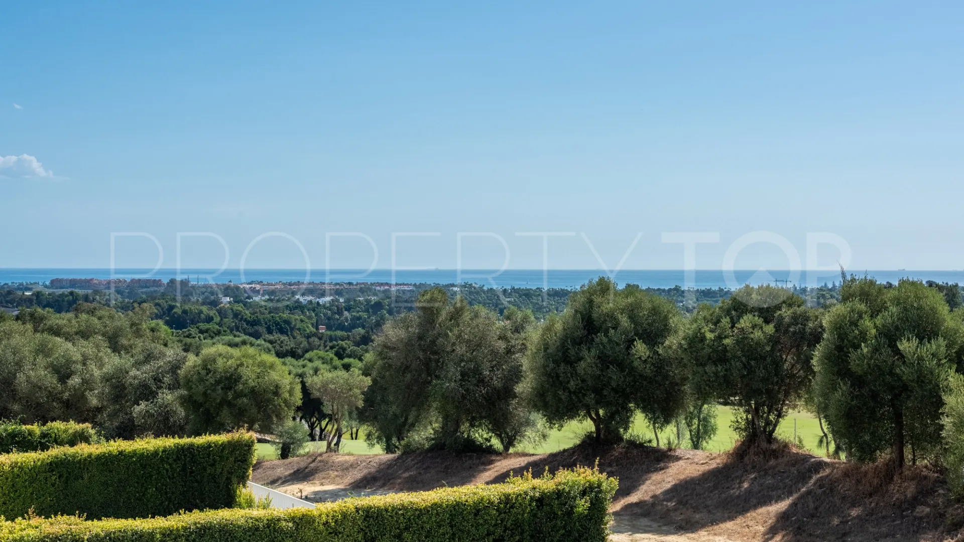 For sale town house with 4 bedrooms in La Finca