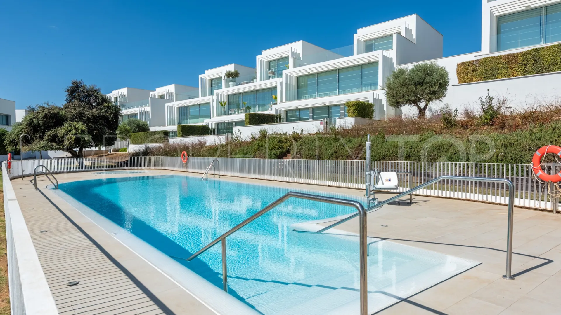 For sale town house with 4 bedrooms in La Finca