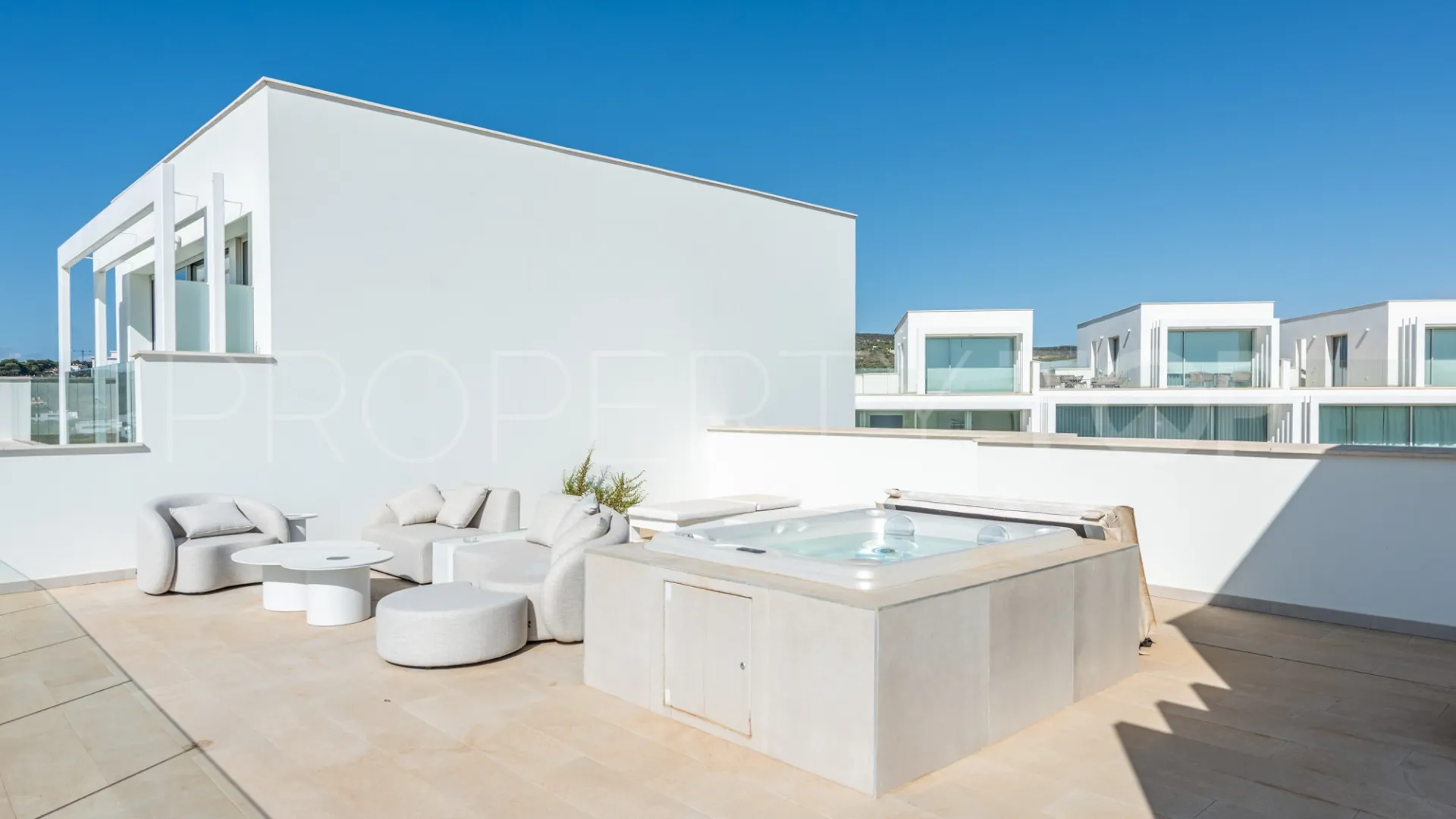 For sale town house with 4 bedrooms in La Finca