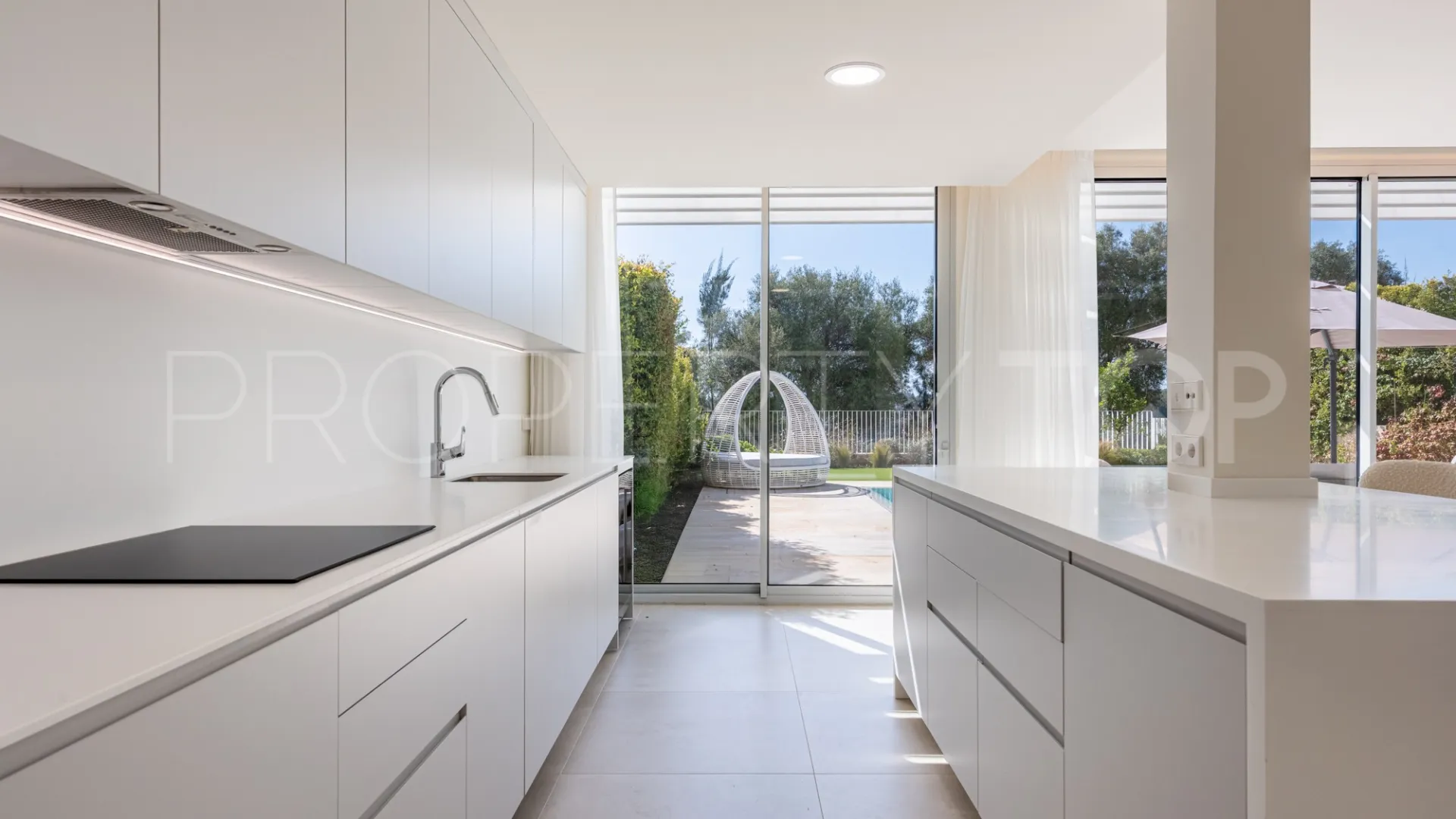 For sale town house with 4 bedrooms in La Finca