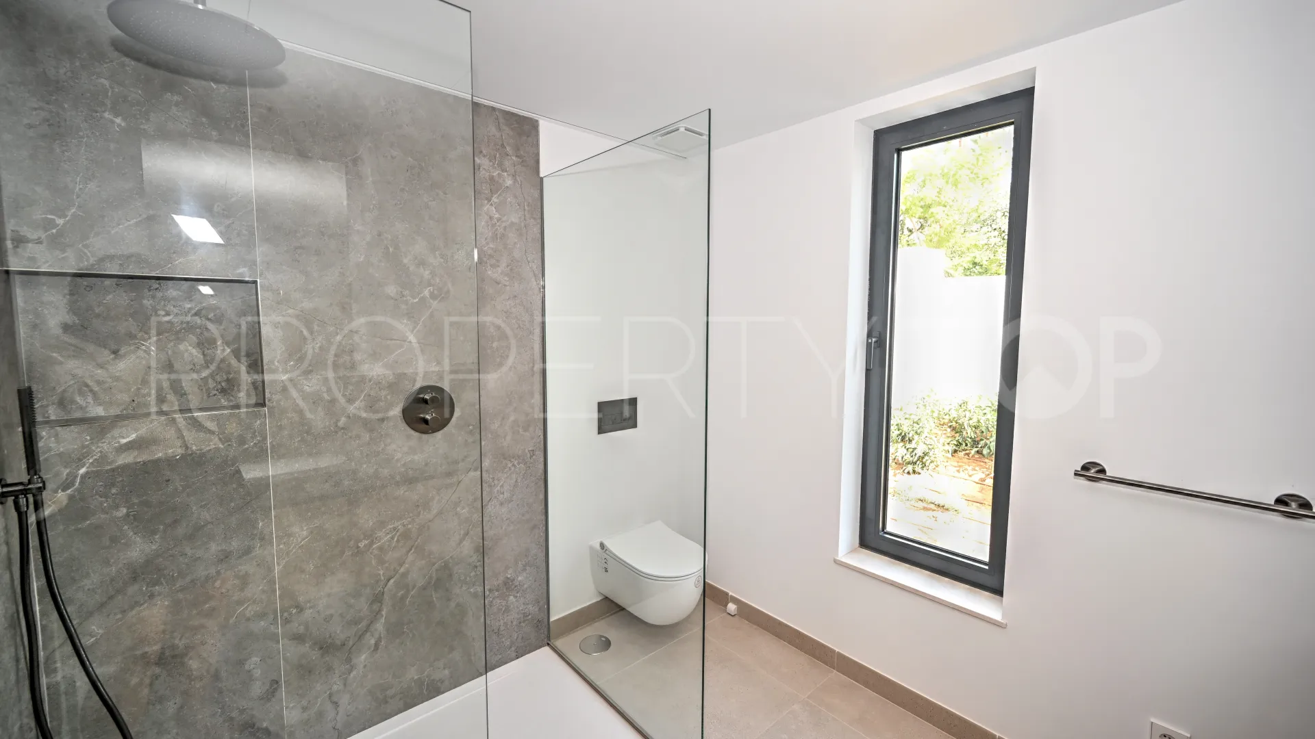 Buy 7 bedrooms villa in Zona C