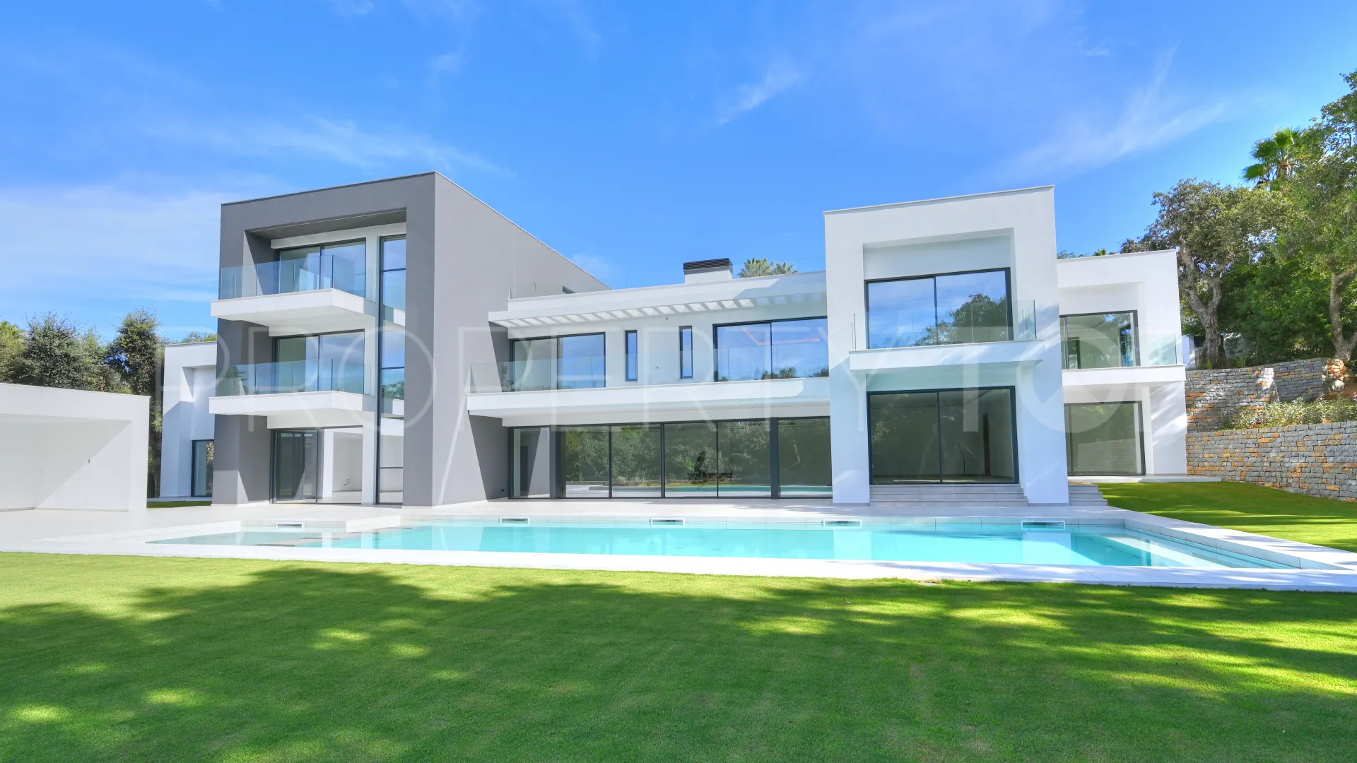 Buy 7 bedrooms villa in Zona C