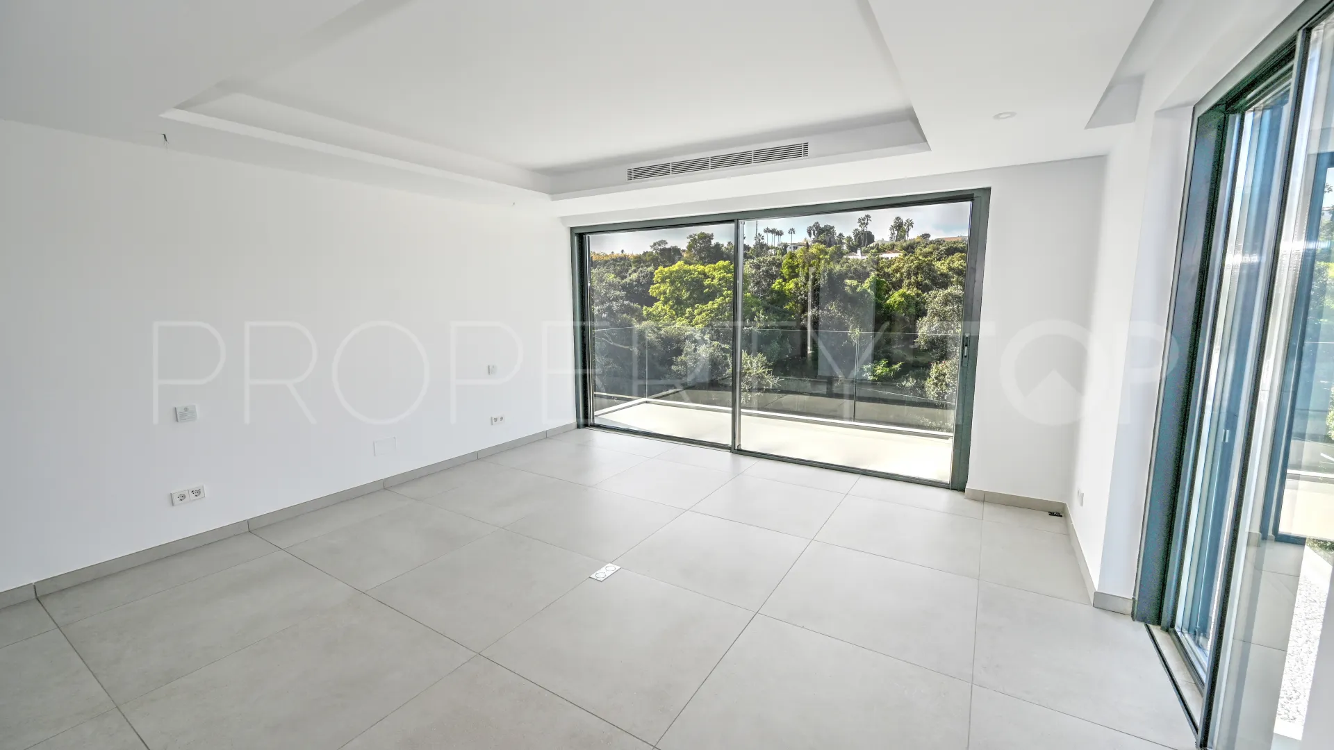 Buy 7 bedrooms villa in Zona C