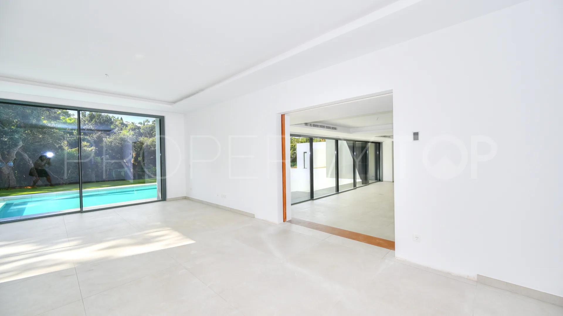 Buy 7 bedrooms villa in Zona C