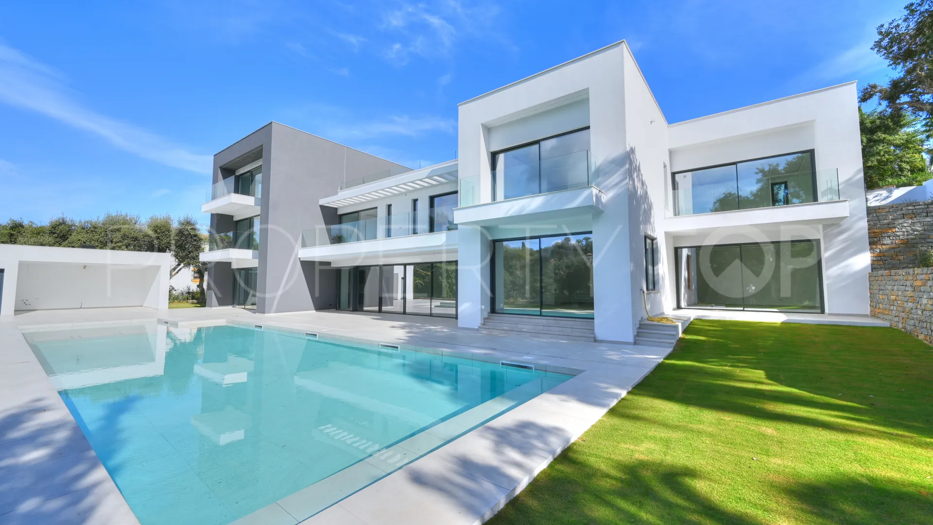 Buy 7 bedrooms villa in Zona C