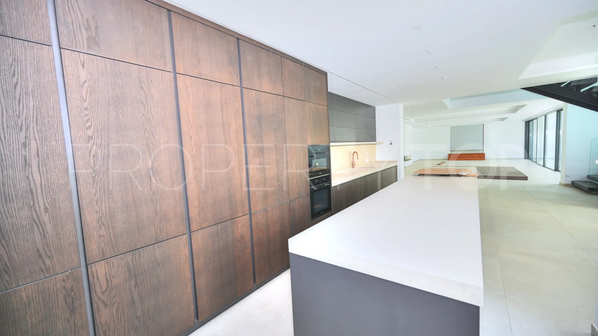 Buy 7 bedrooms villa in Zona C