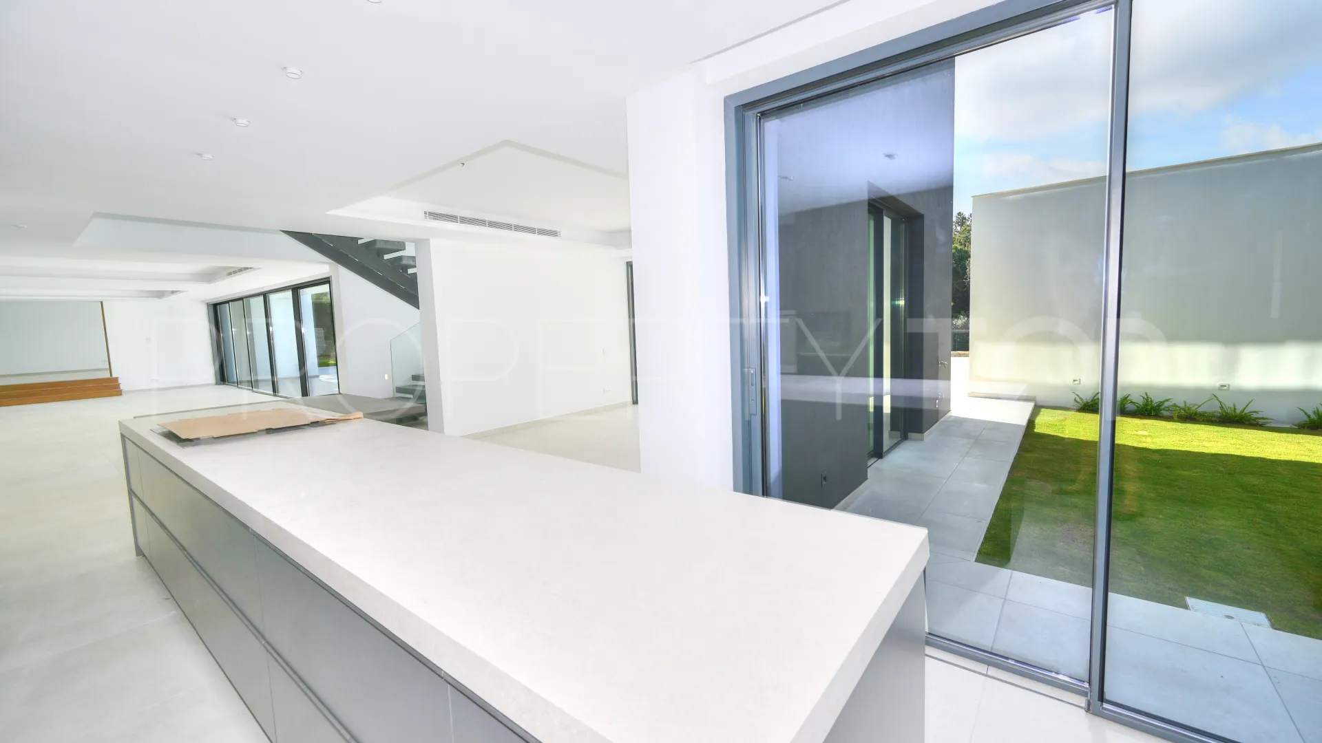 Buy 7 bedrooms villa in Zona C