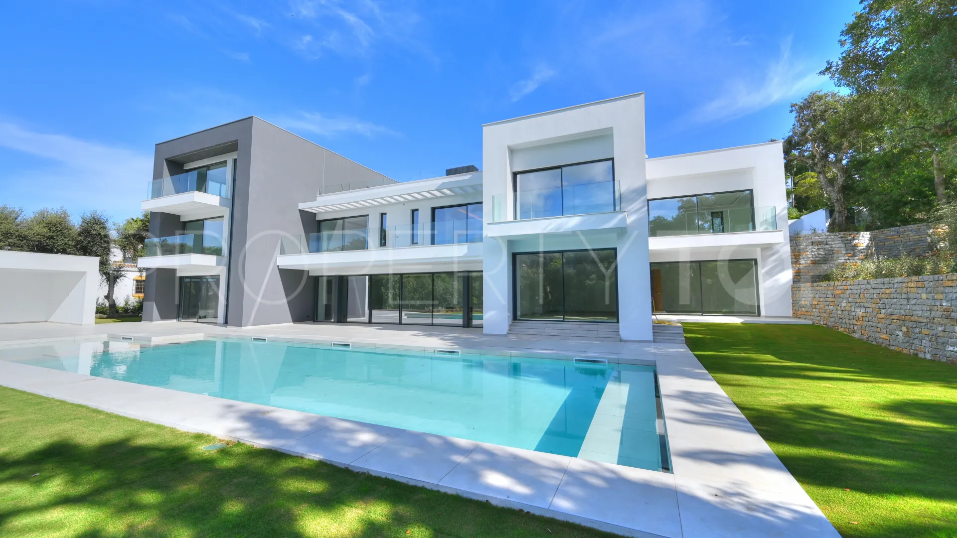 Buy 7 bedrooms villa in Zona C