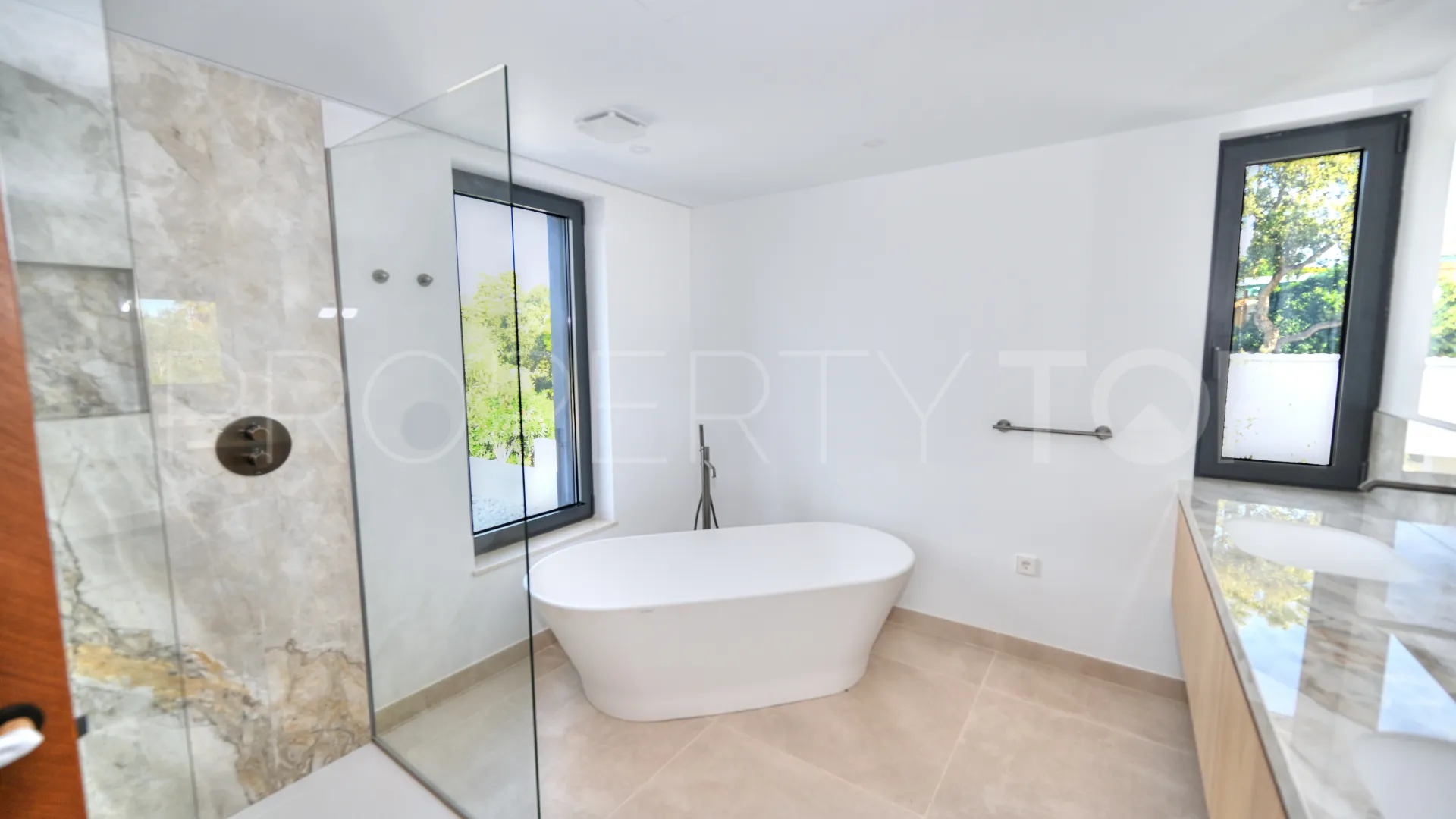 Buy 7 bedrooms villa in Zona C