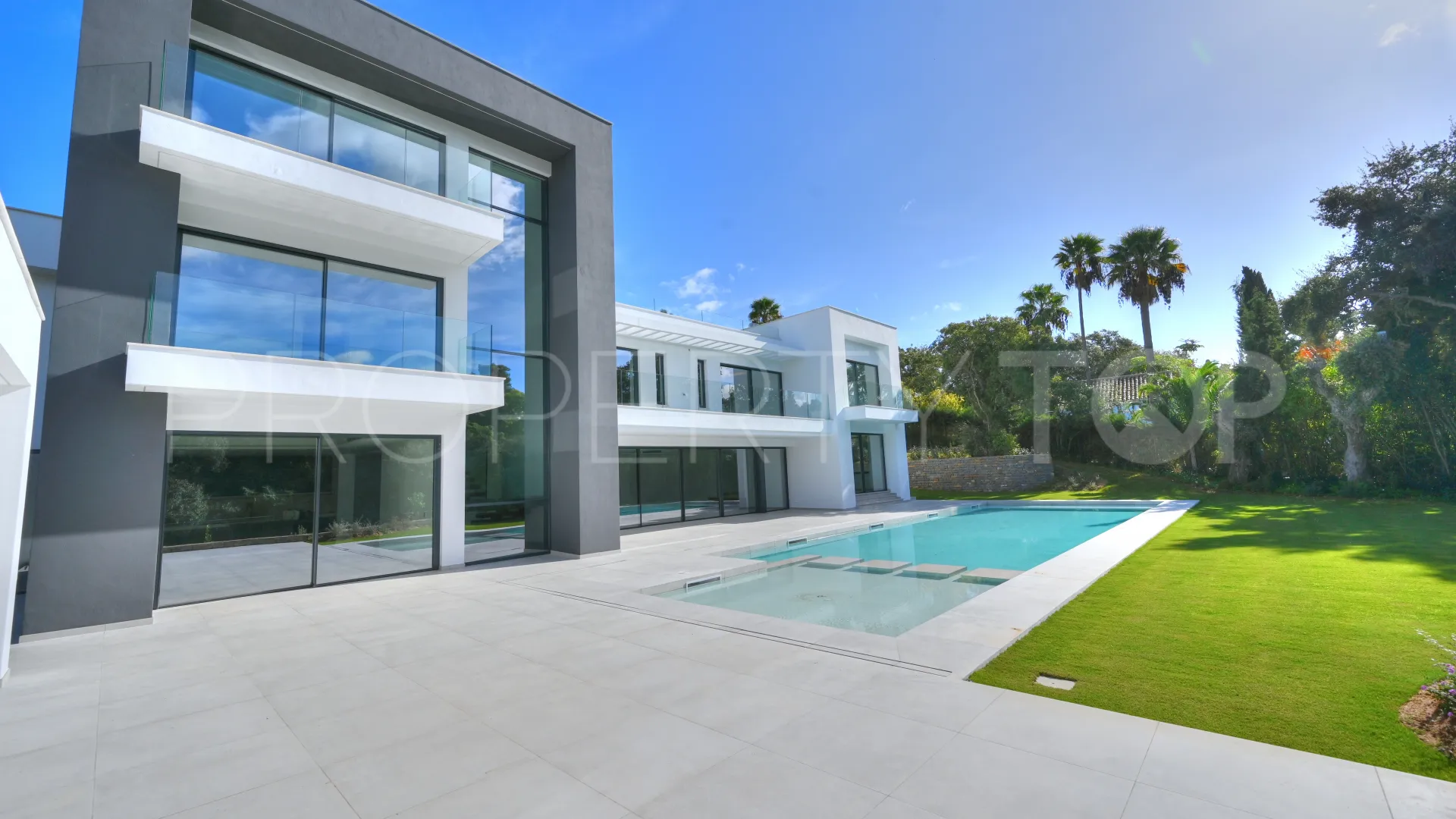 Buy 7 bedrooms villa in Zona C