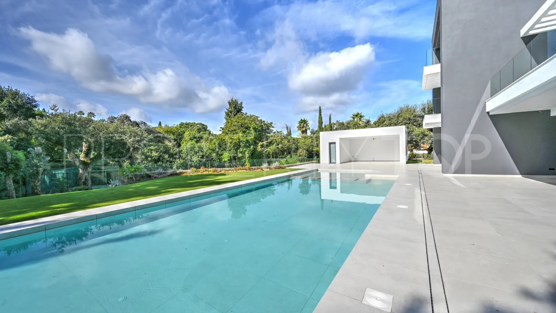 Buy 7 bedrooms villa in Zona C