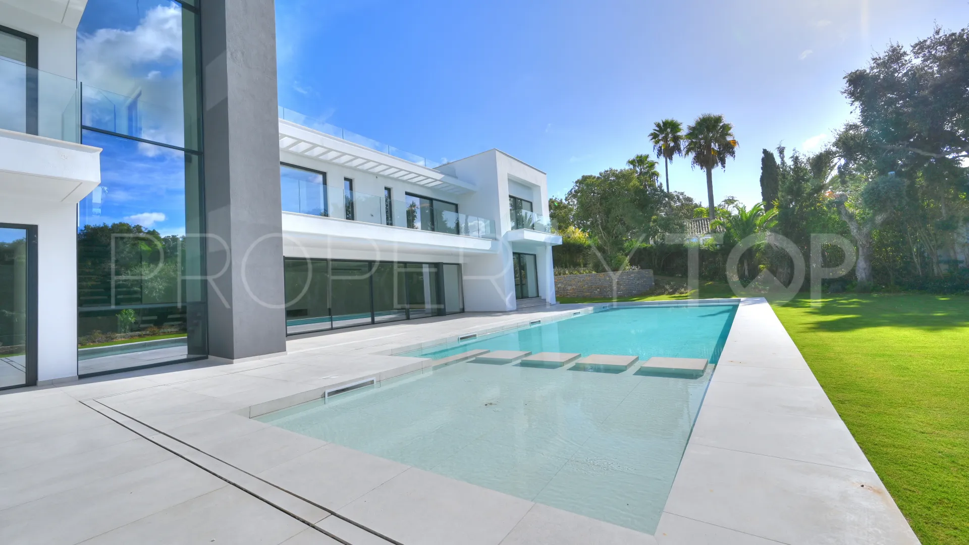 Buy 7 bedrooms villa in Zona C
