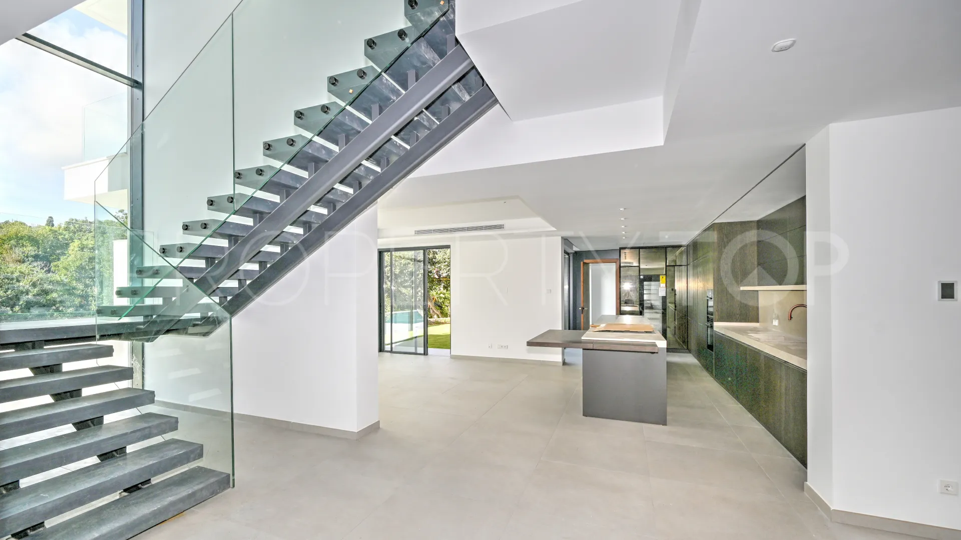 Buy 7 bedrooms villa in Zona C