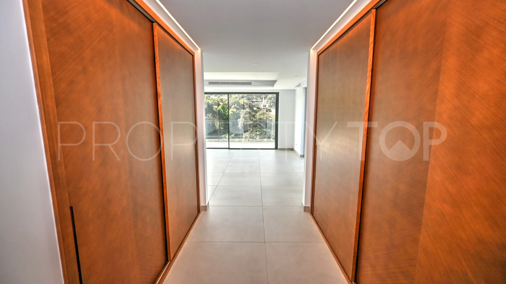 Buy 7 bedrooms villa in Zona C