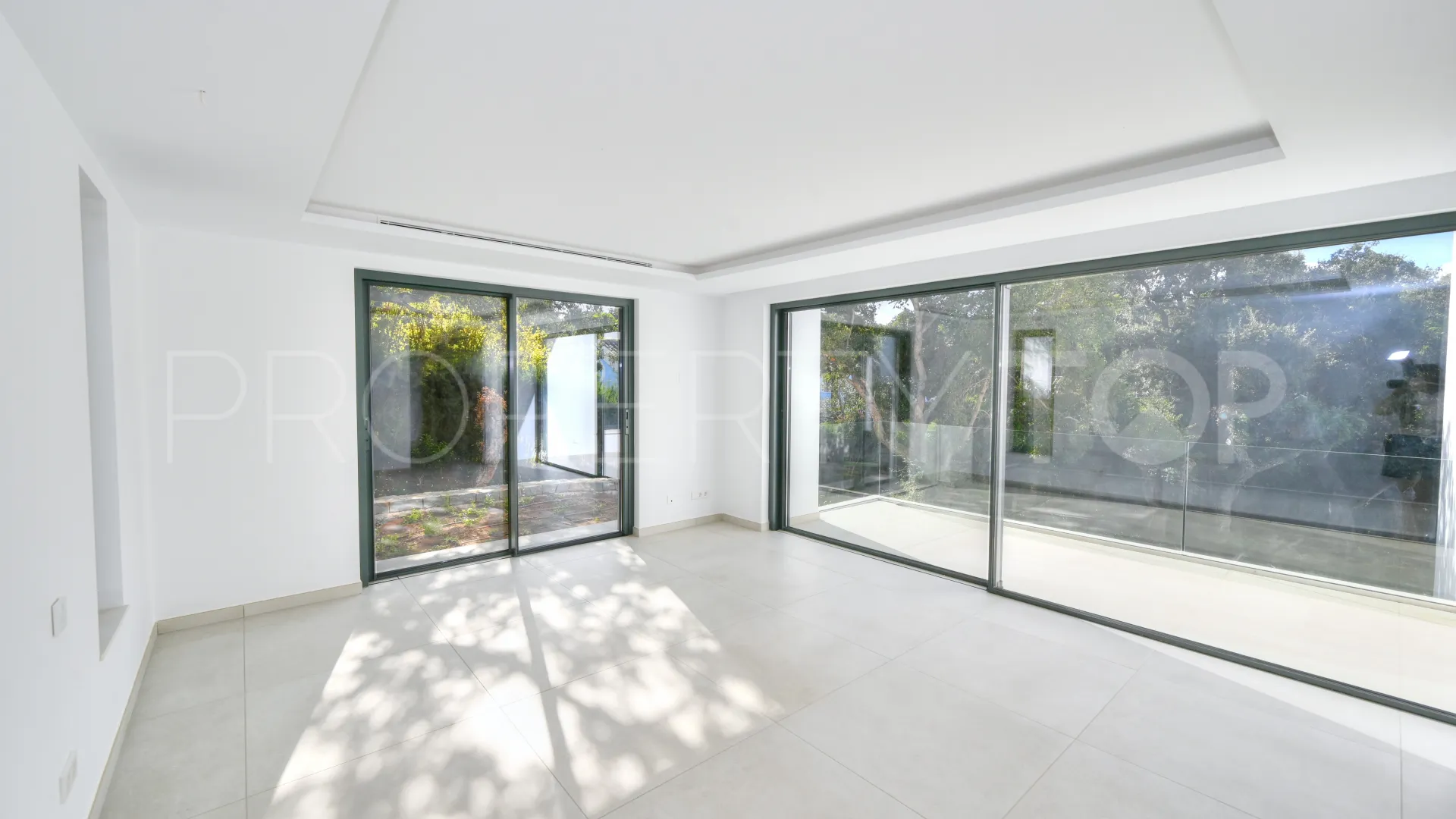 Buy 7 bedrooms villa in Zona C