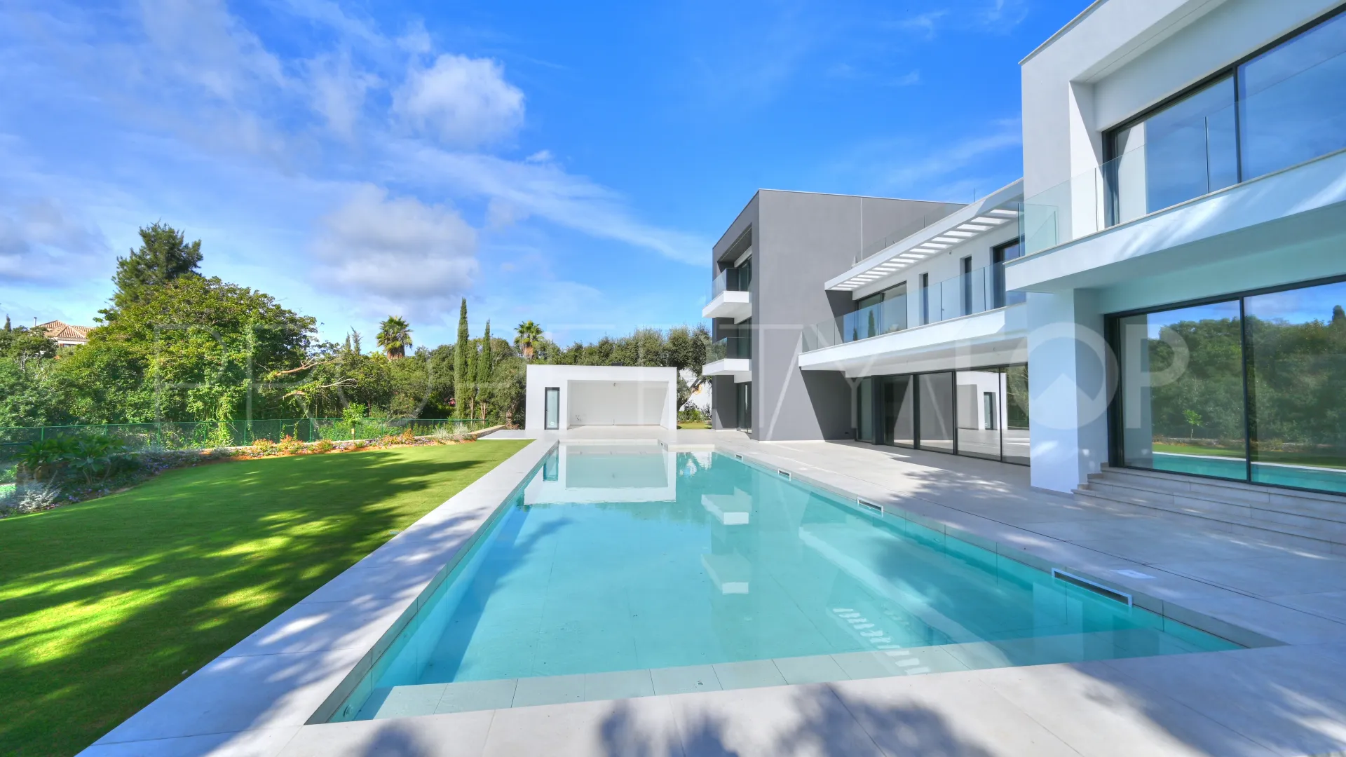 Buy 7 bedrooms villa in Zona C