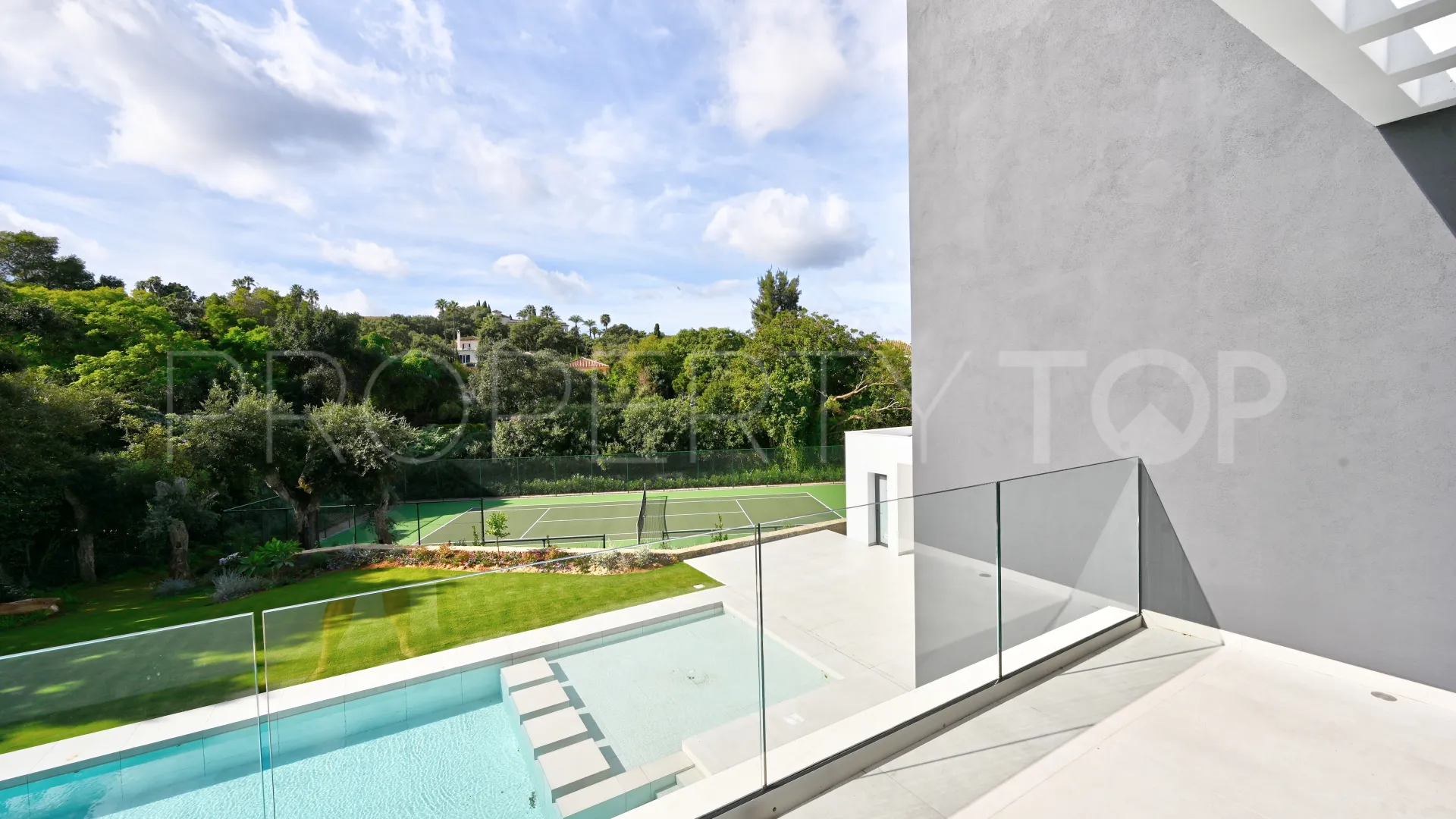 Buy 7 bedrooms villa in Zona C