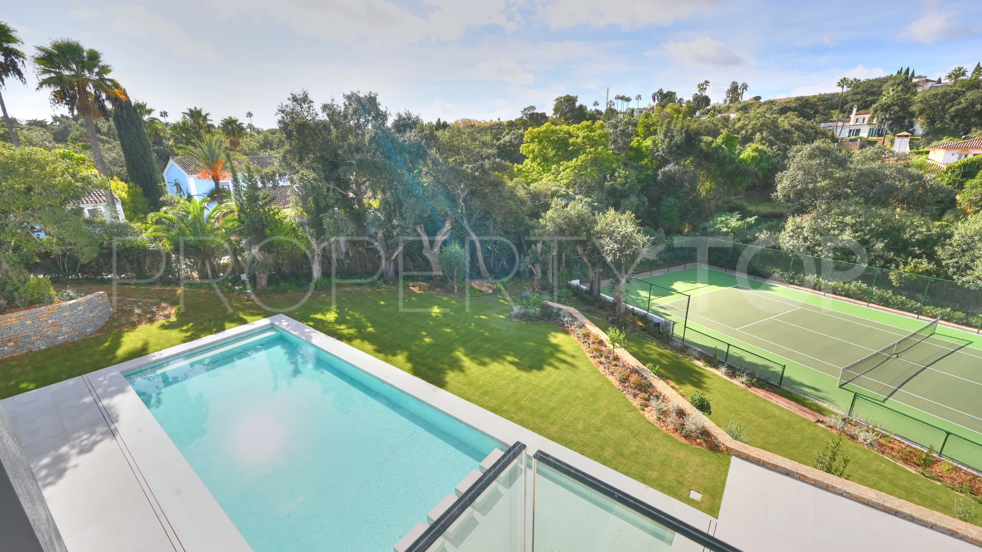 Buy 7 bedrooms villa in Zona C