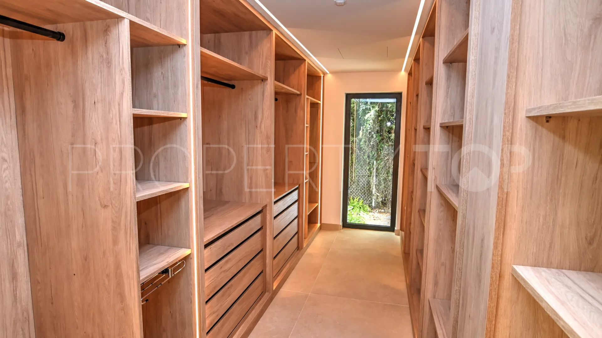 Buy 5 bedrooms villa in Sotogrande Alto