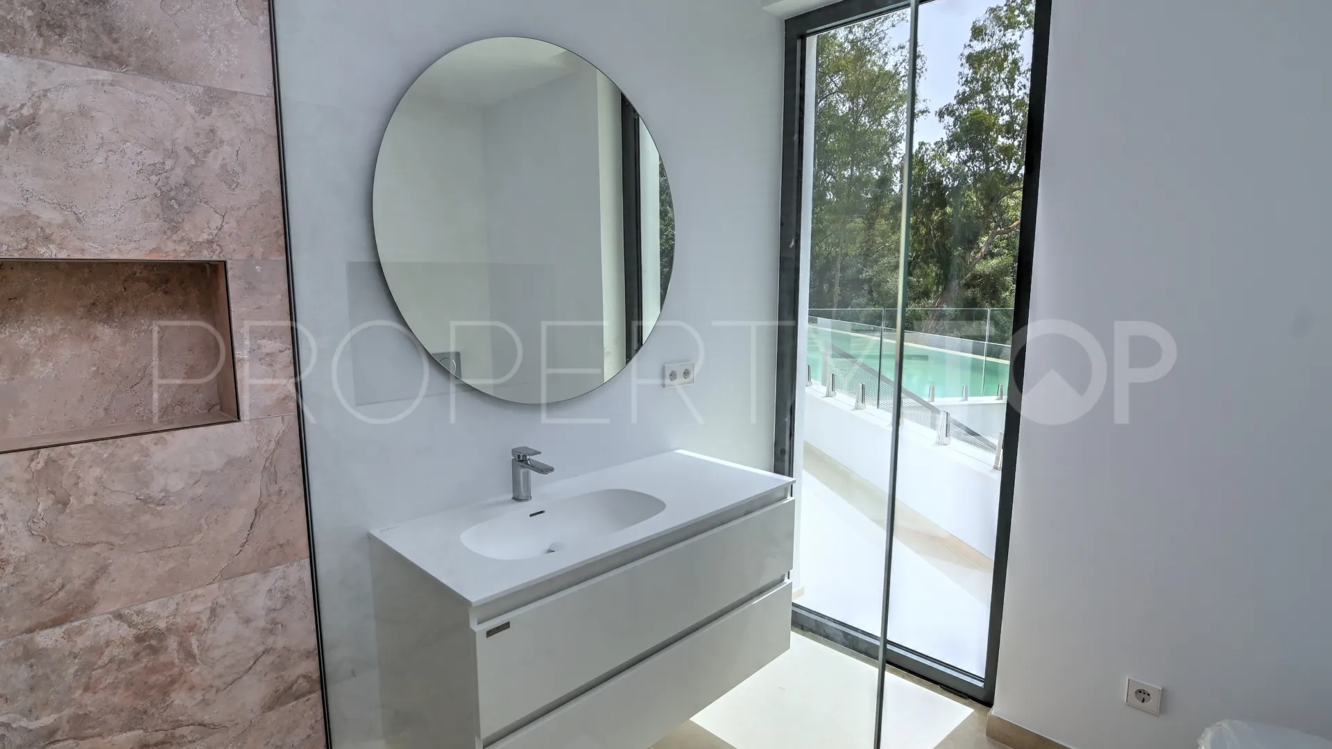 Buy 5 bedrooms villa in Sotogrande Alto