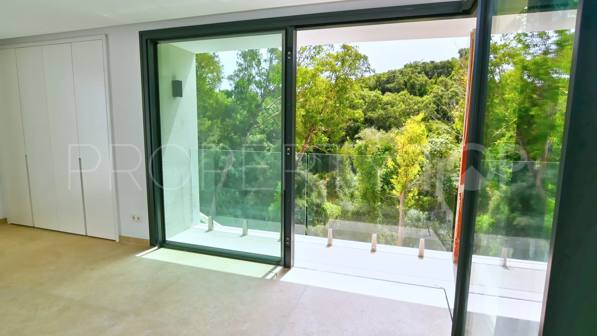 Buy 5 bedrooms villa in Sotogrande Alto