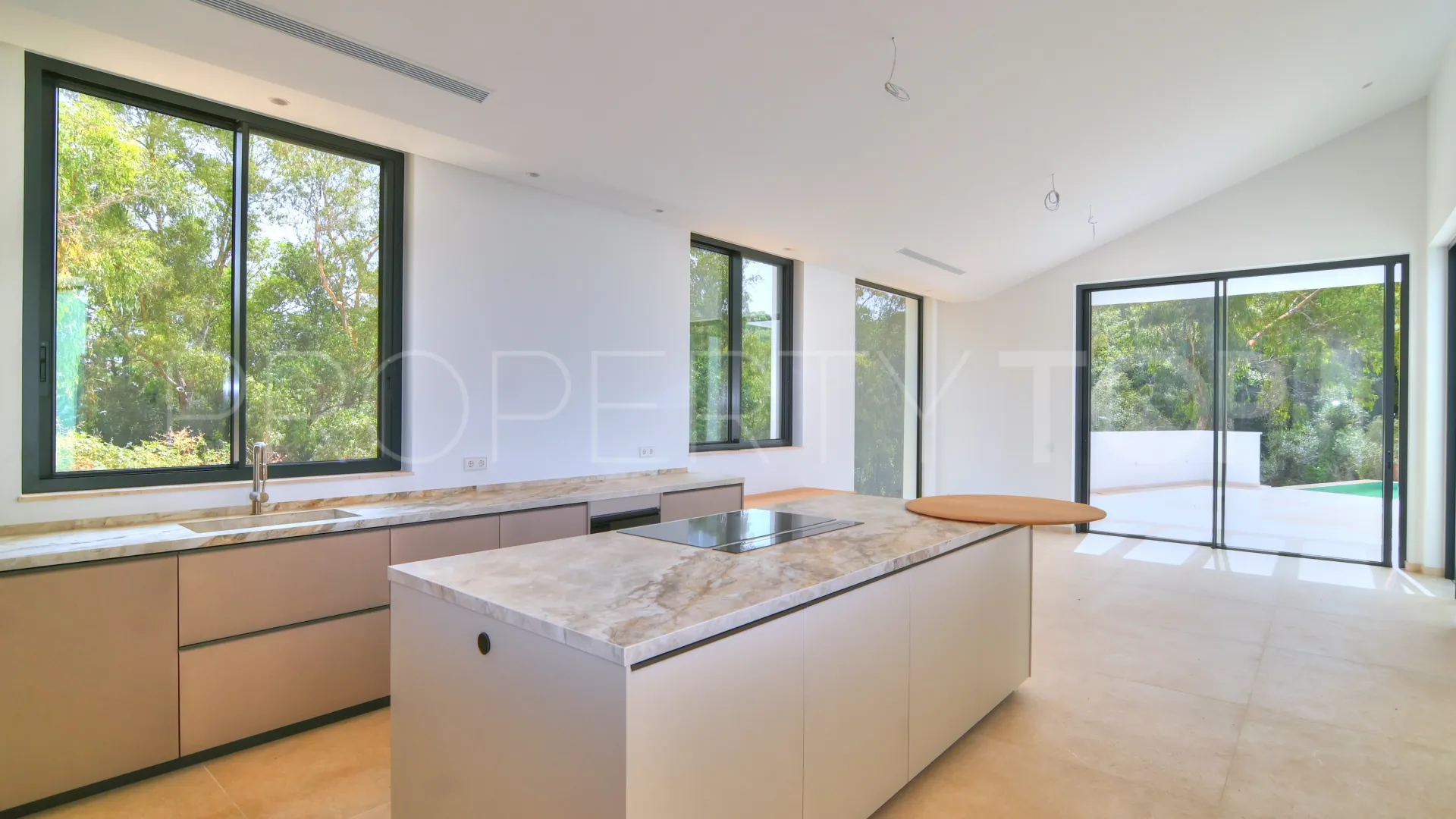 Buy 5 bedrooms villa in Sotogrande Alto