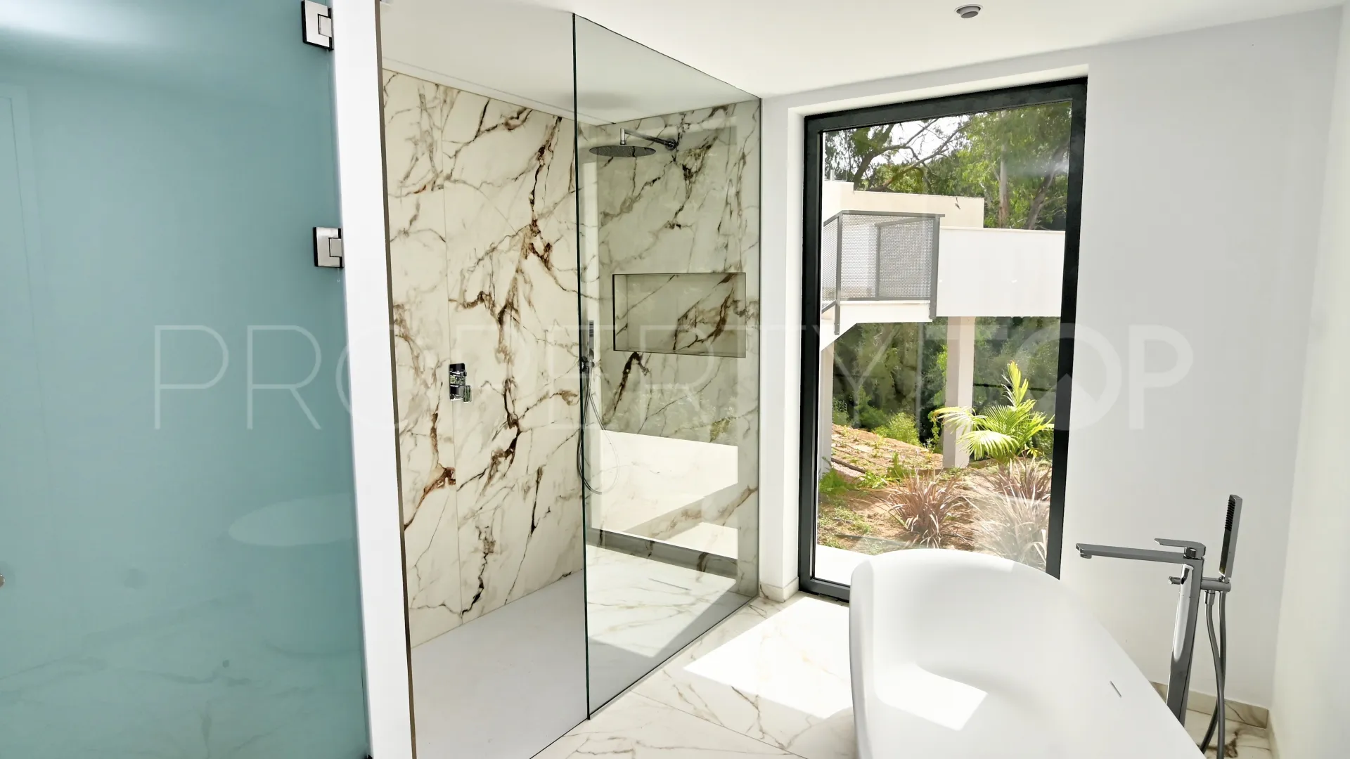 Buy 5 bedrooms villa in Sotogrande Alto