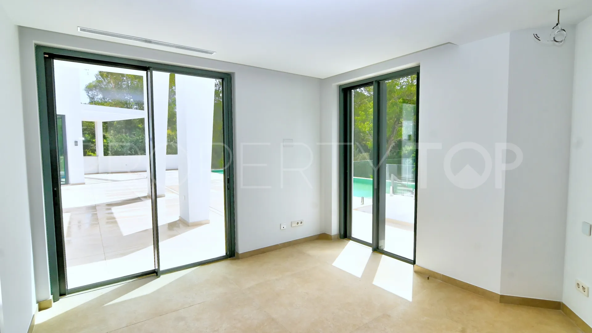 Buy 5 bedrooms villa in Sotogrande Alto