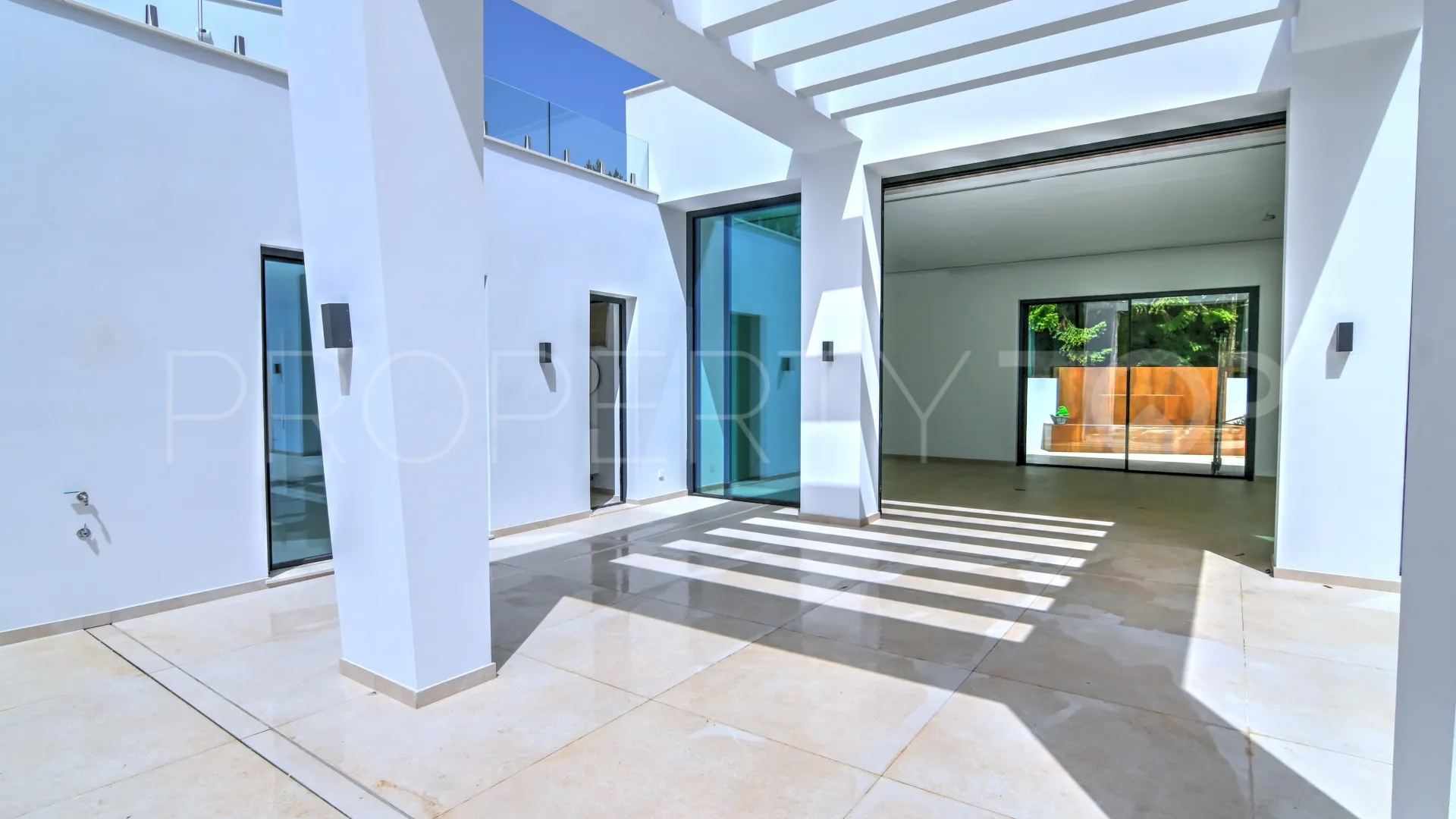 Buy 5 bedrooms villa in Sotogrande Alto