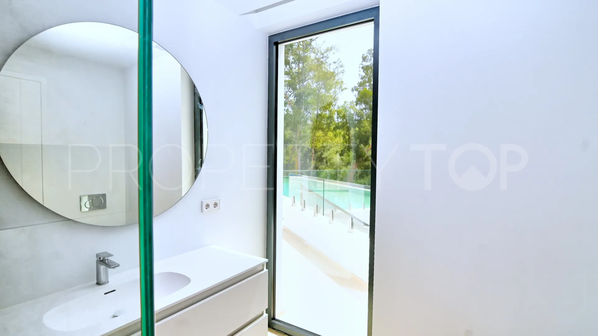 Buy 5 bedrooms villa in Sotogrande Alto