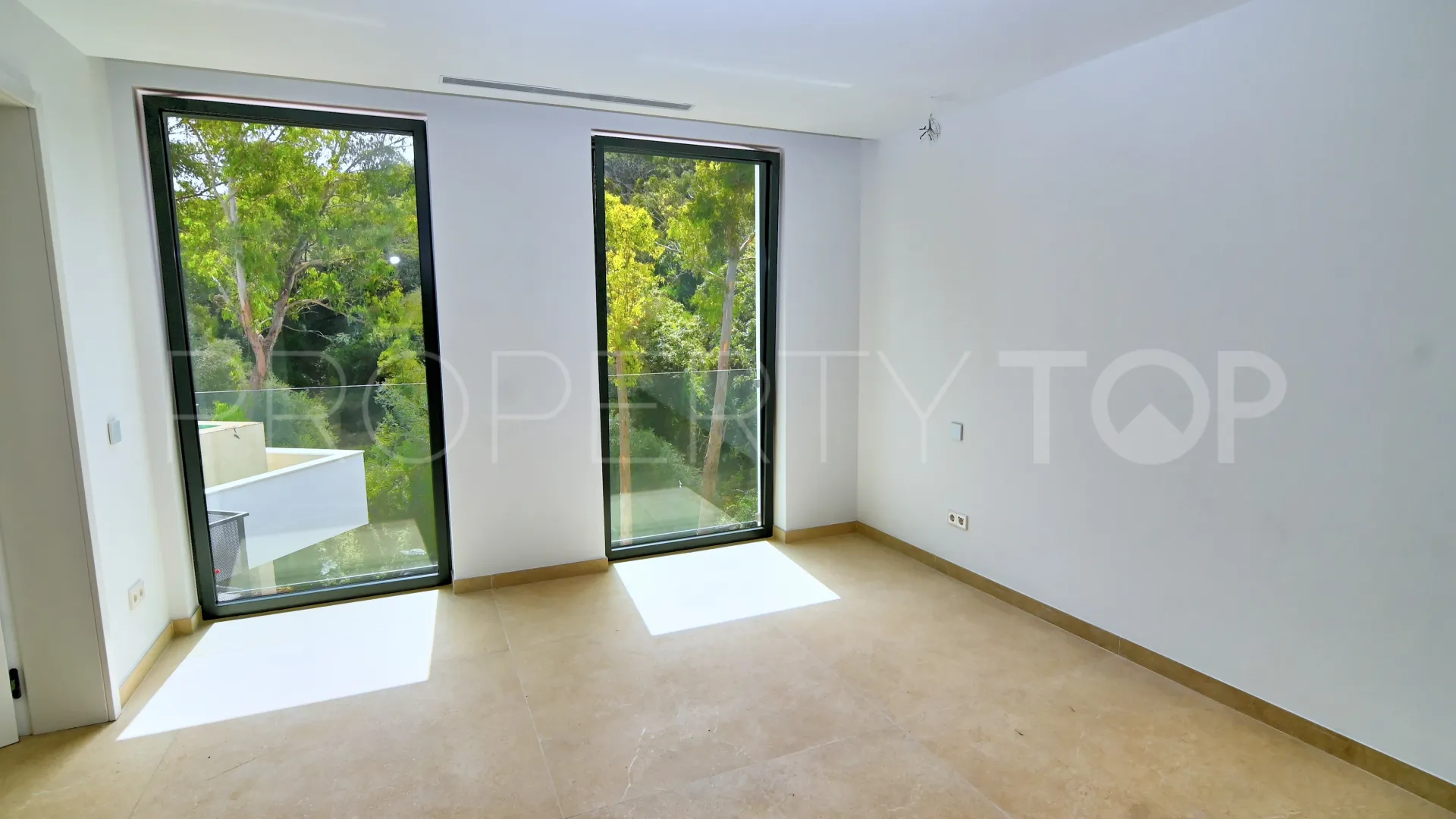 Buy 5 bedrooms villa in Sotogrande Alto