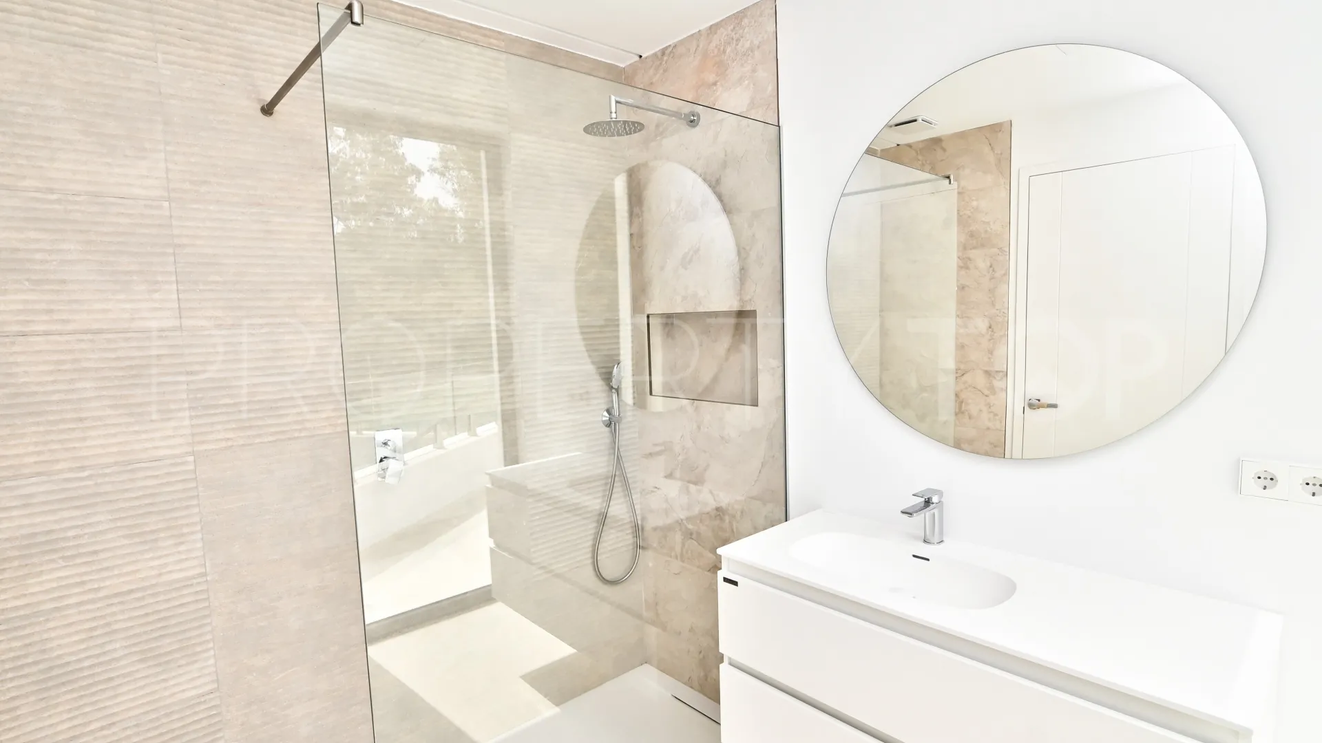 Buy 5 bedrooms villa in Sotogrande Alto
