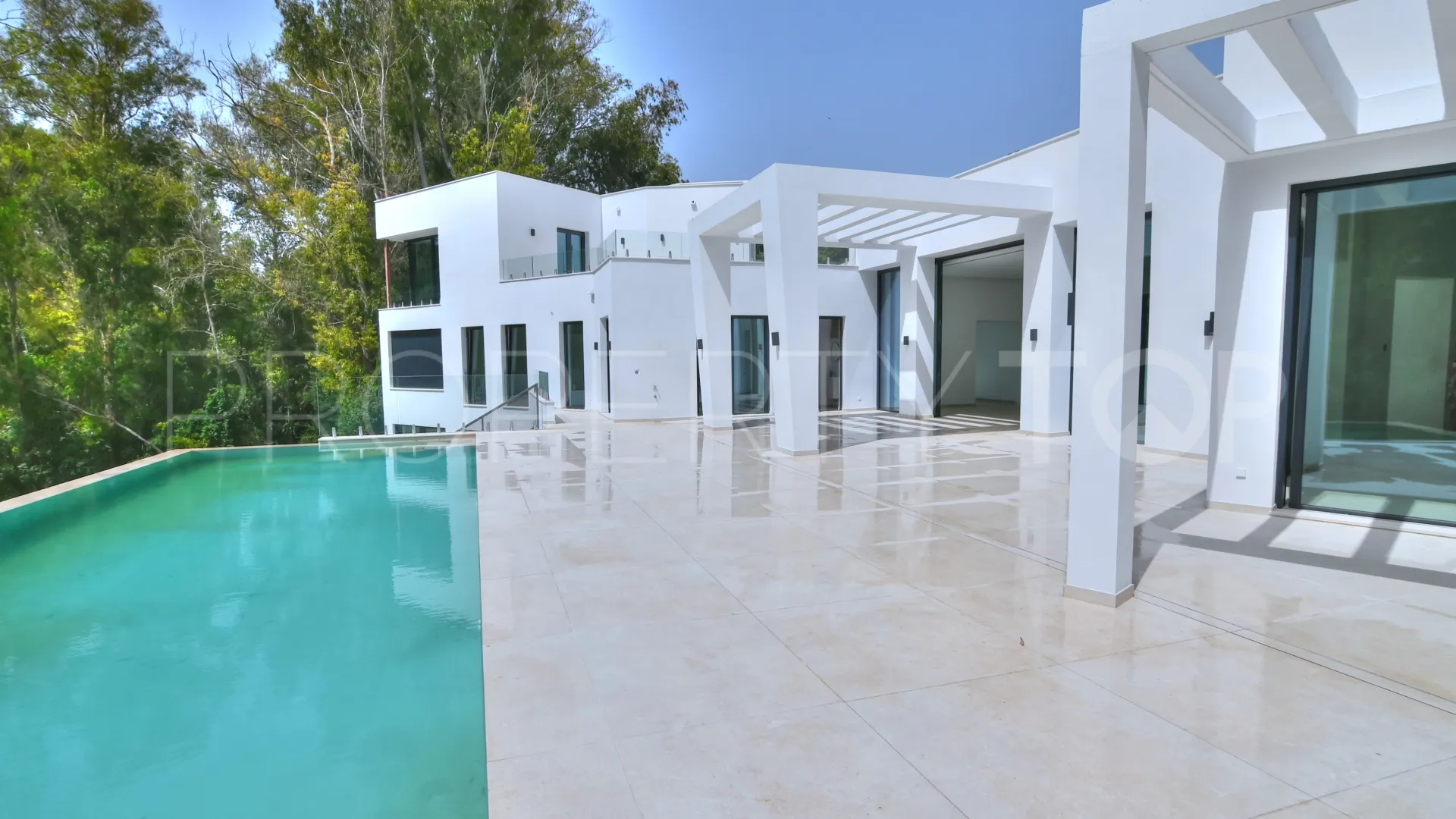 Buy 5 bedrooms villa in Sotogrande Alto