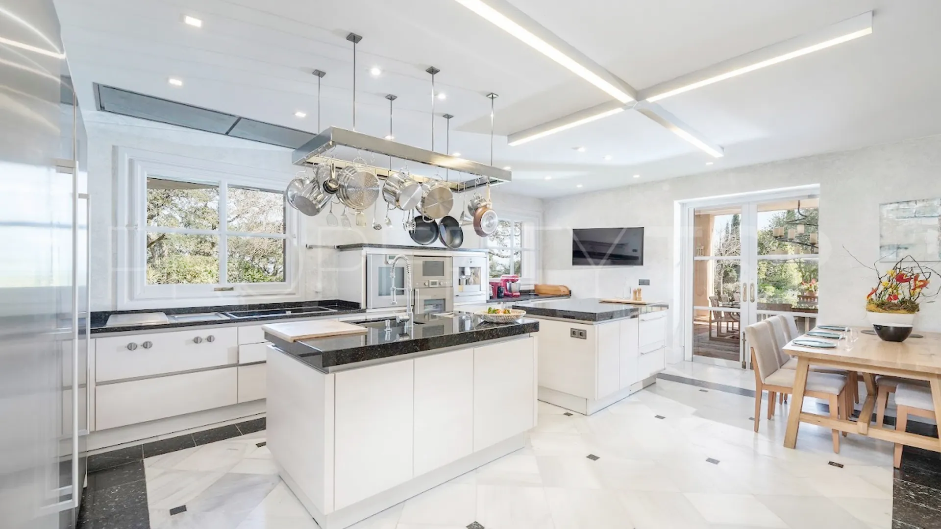 Se vende villa en San Roque Club con 6 dormitorios