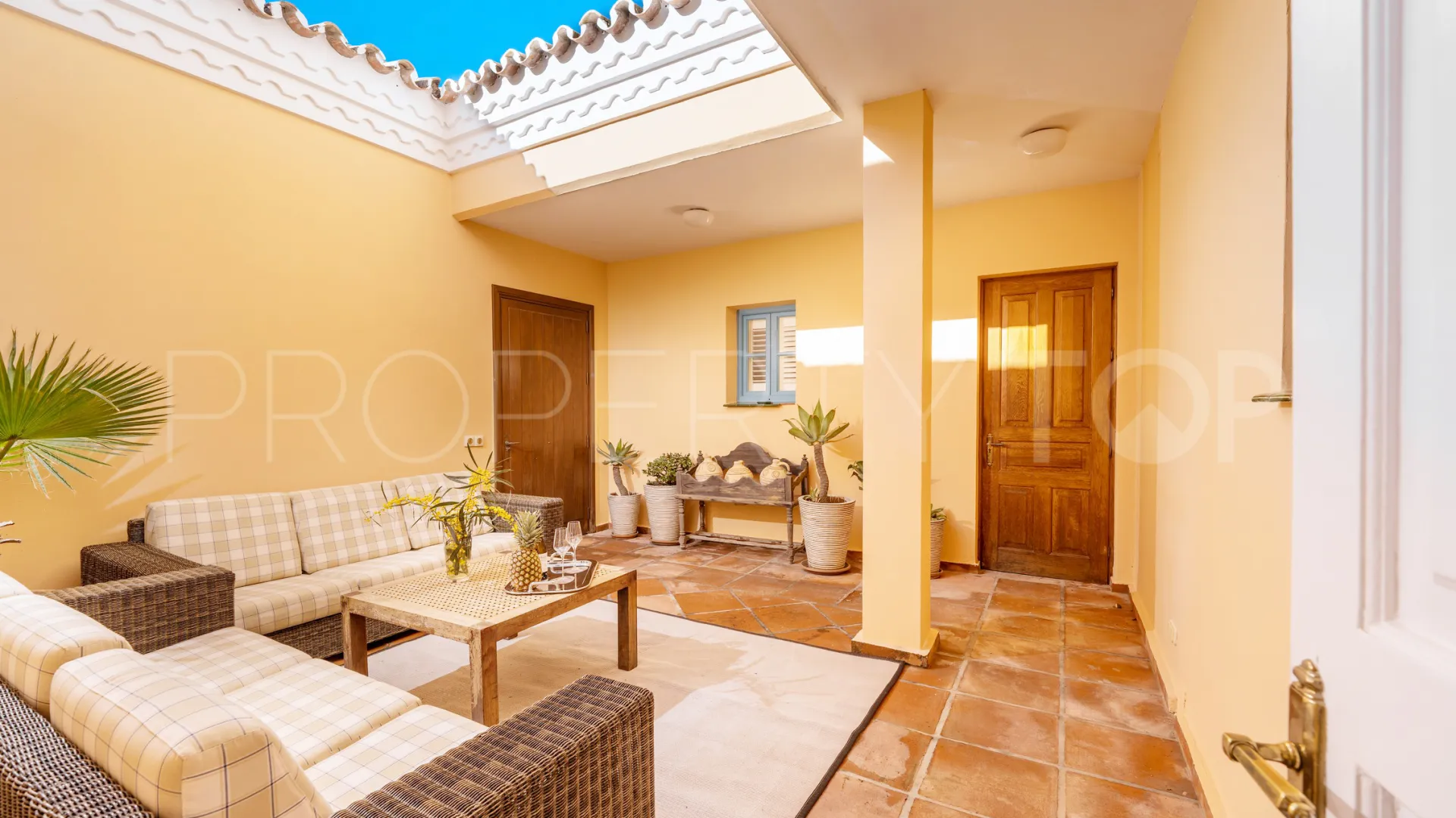 Se vende villa en San Roque Club con 6 dormitorios