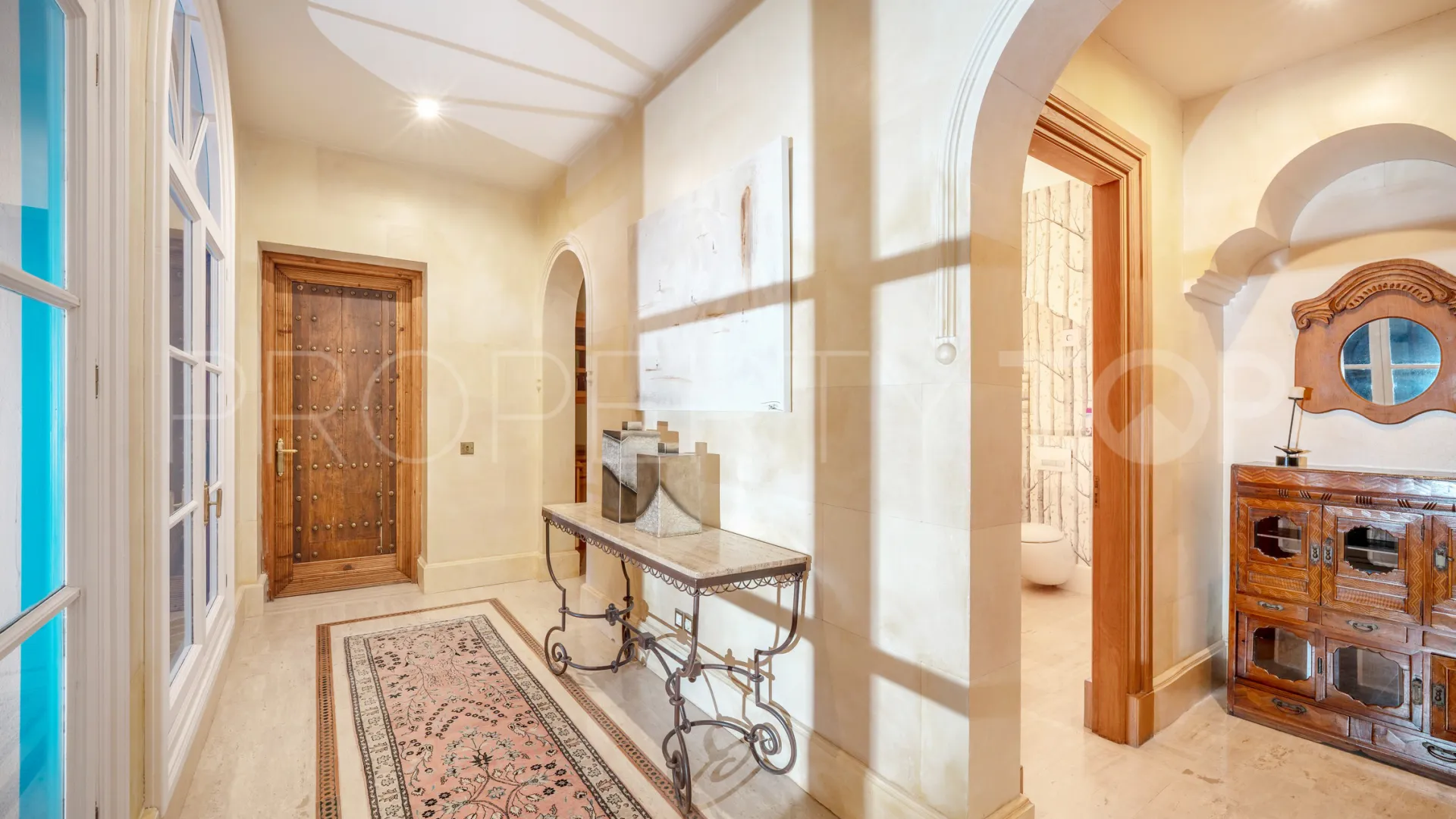 Se vende villa en San Roque Club con 6 dormitorios
