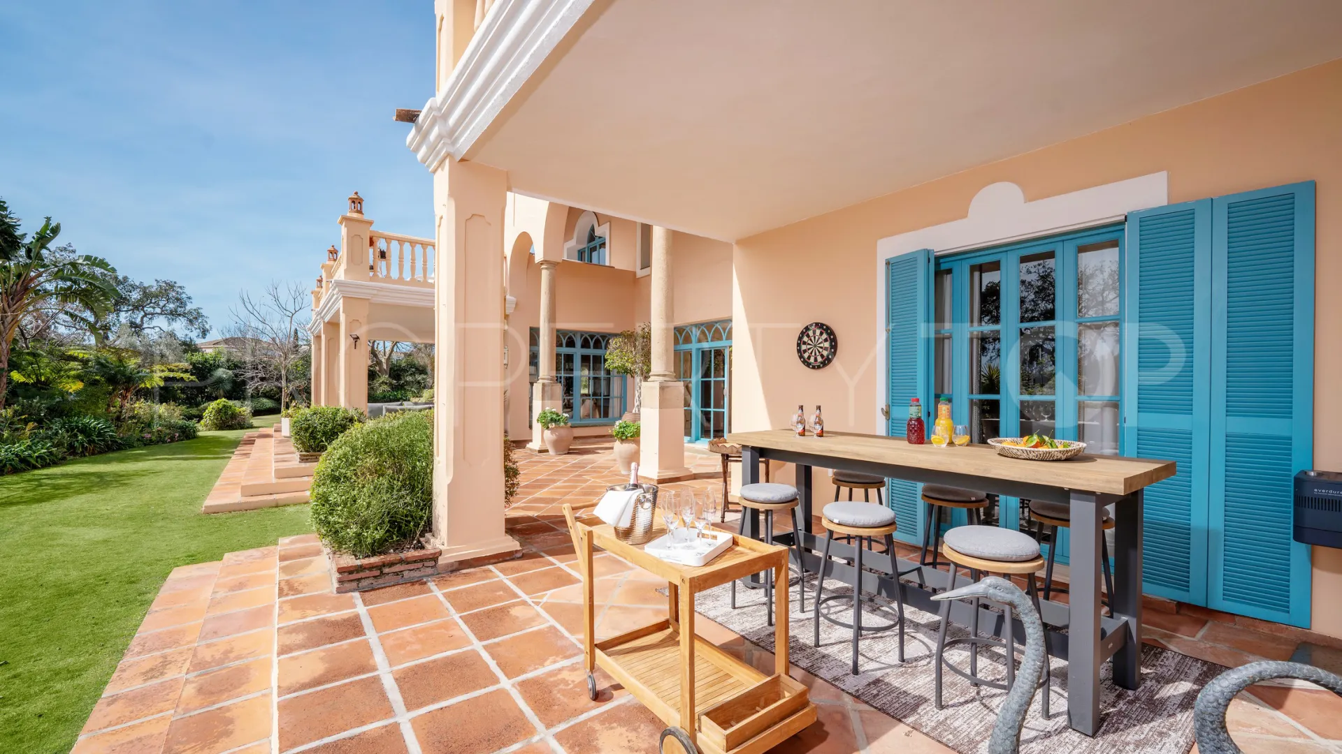 Se vende villa en San Roque Club con 6 dormitorios