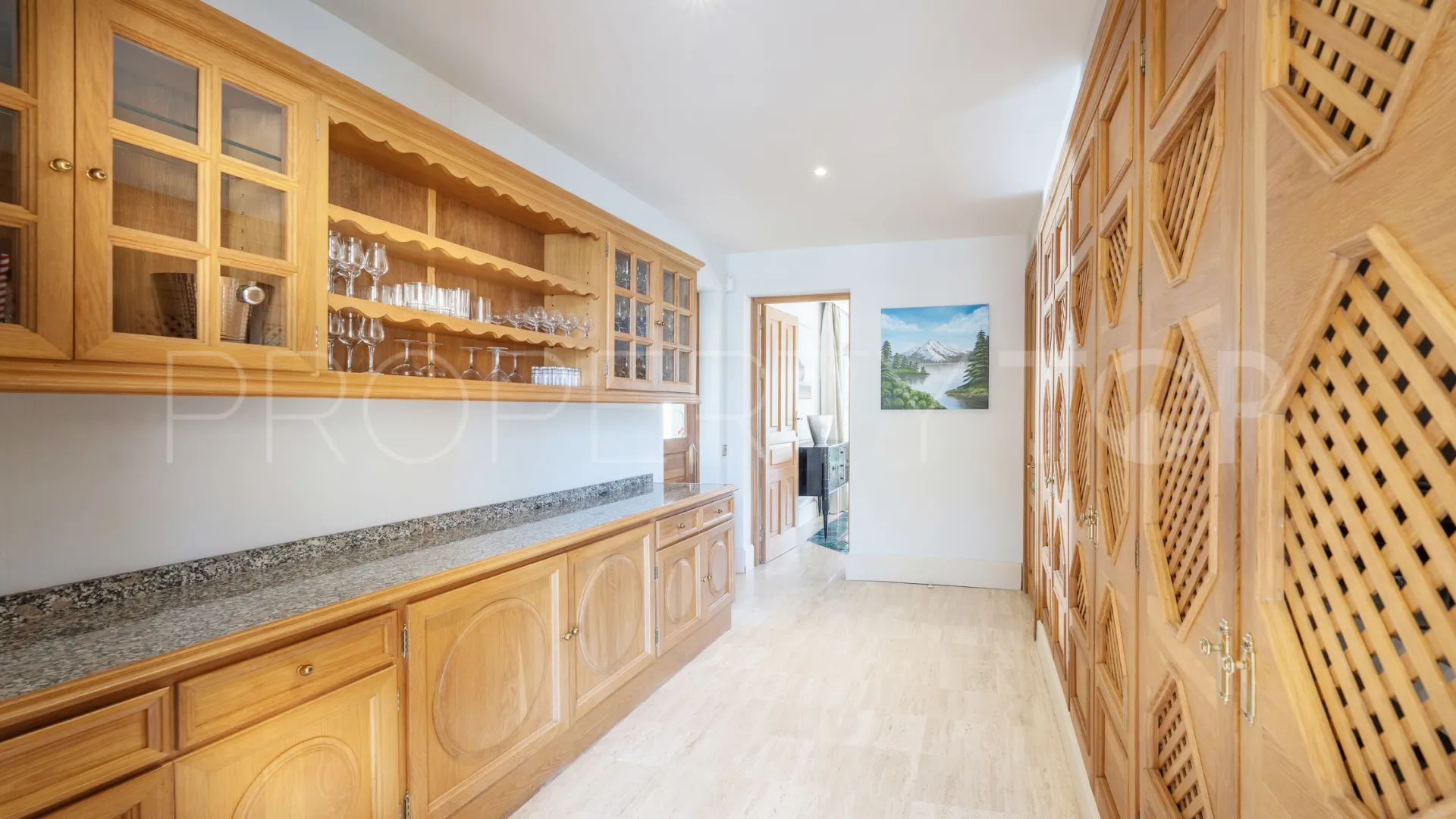 Se vende villa en San Roque Club con 6 dormitorios
