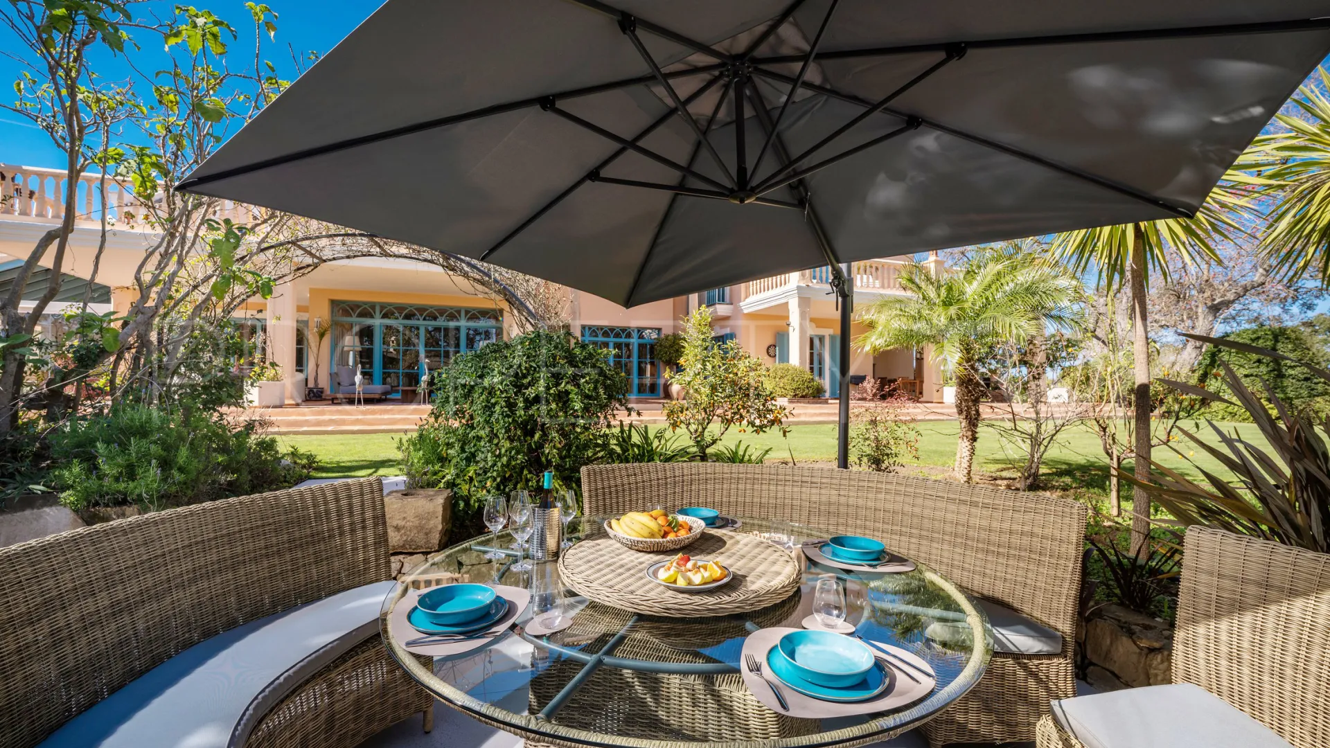 Se vende villa en San Roque Club con 6 dormitorios
