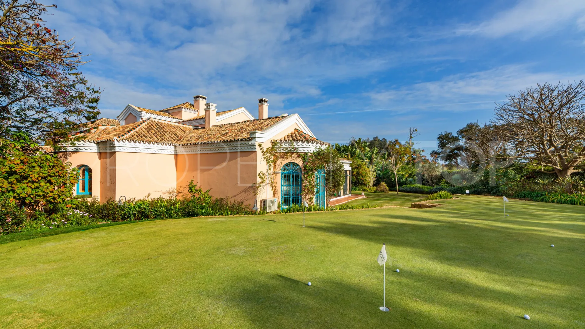 Se vende villa en San Roque Club con 6 dormitorios