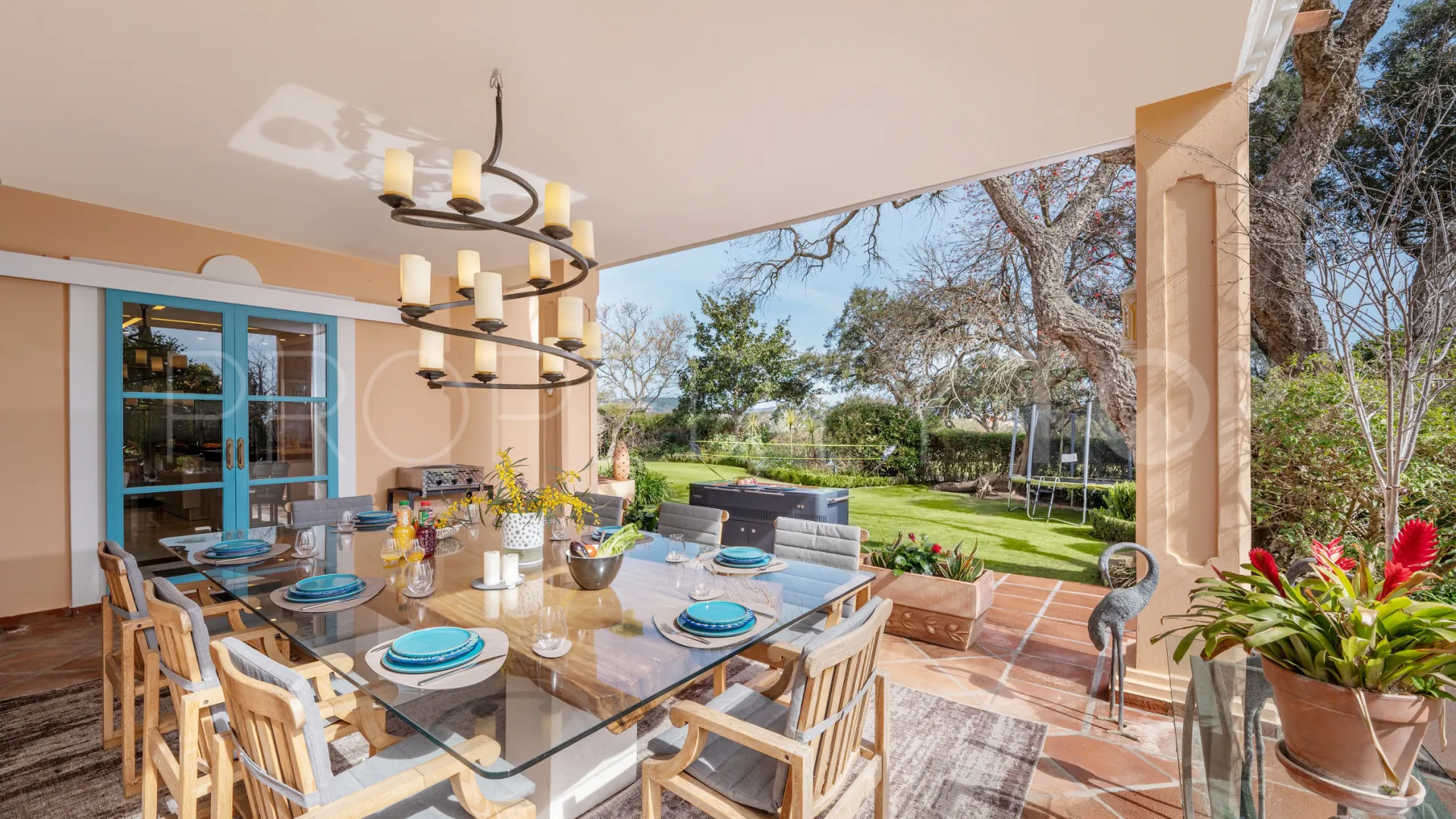 Se vende villa en San Roque Club con 6 dormitorios