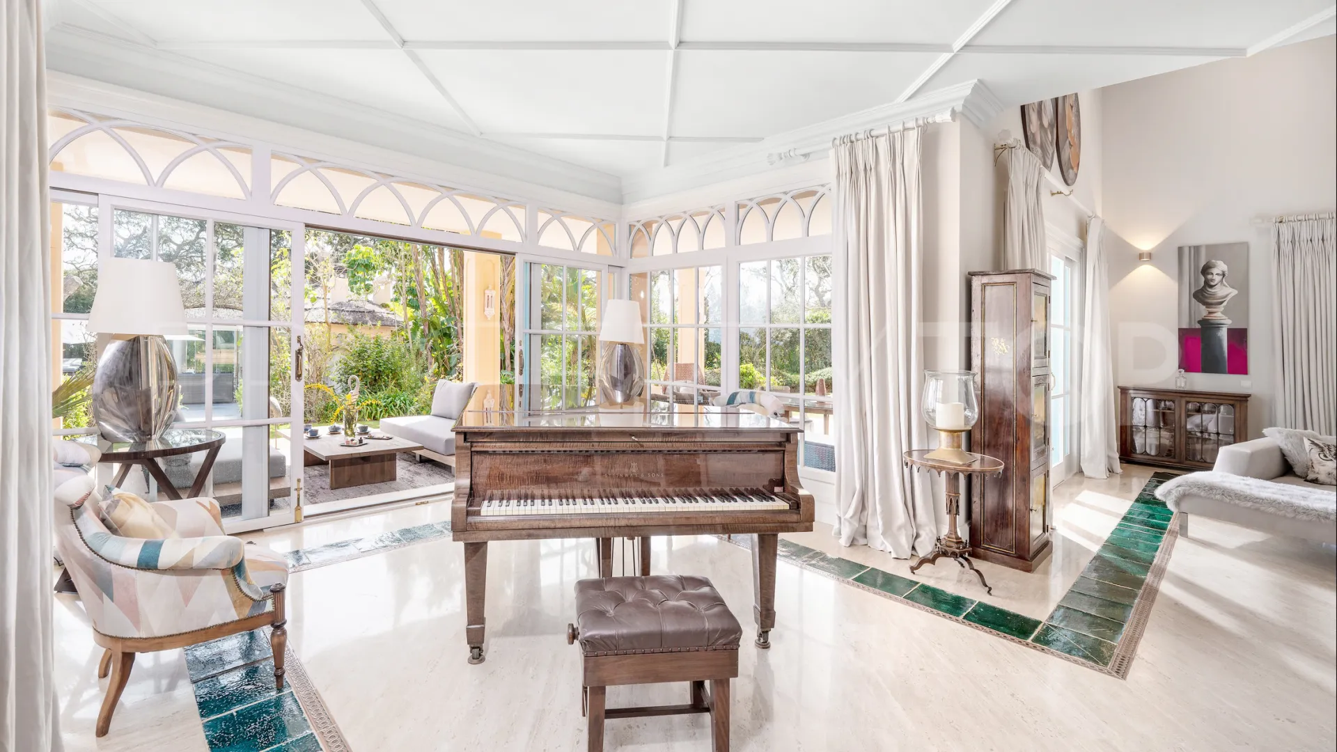 Se vende villa en San Roque Club con 6 dormitorios