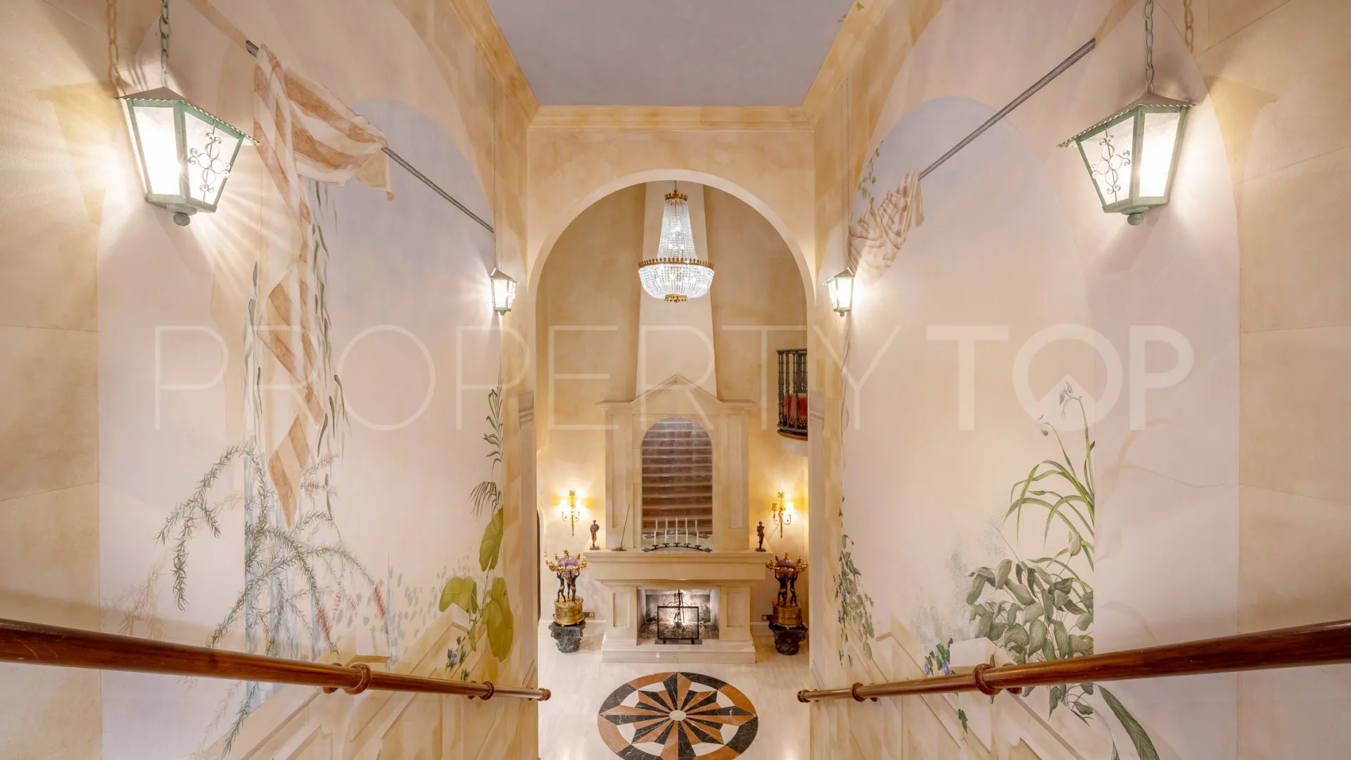 Se vende villa en San Roque Club con 6 dormitorios