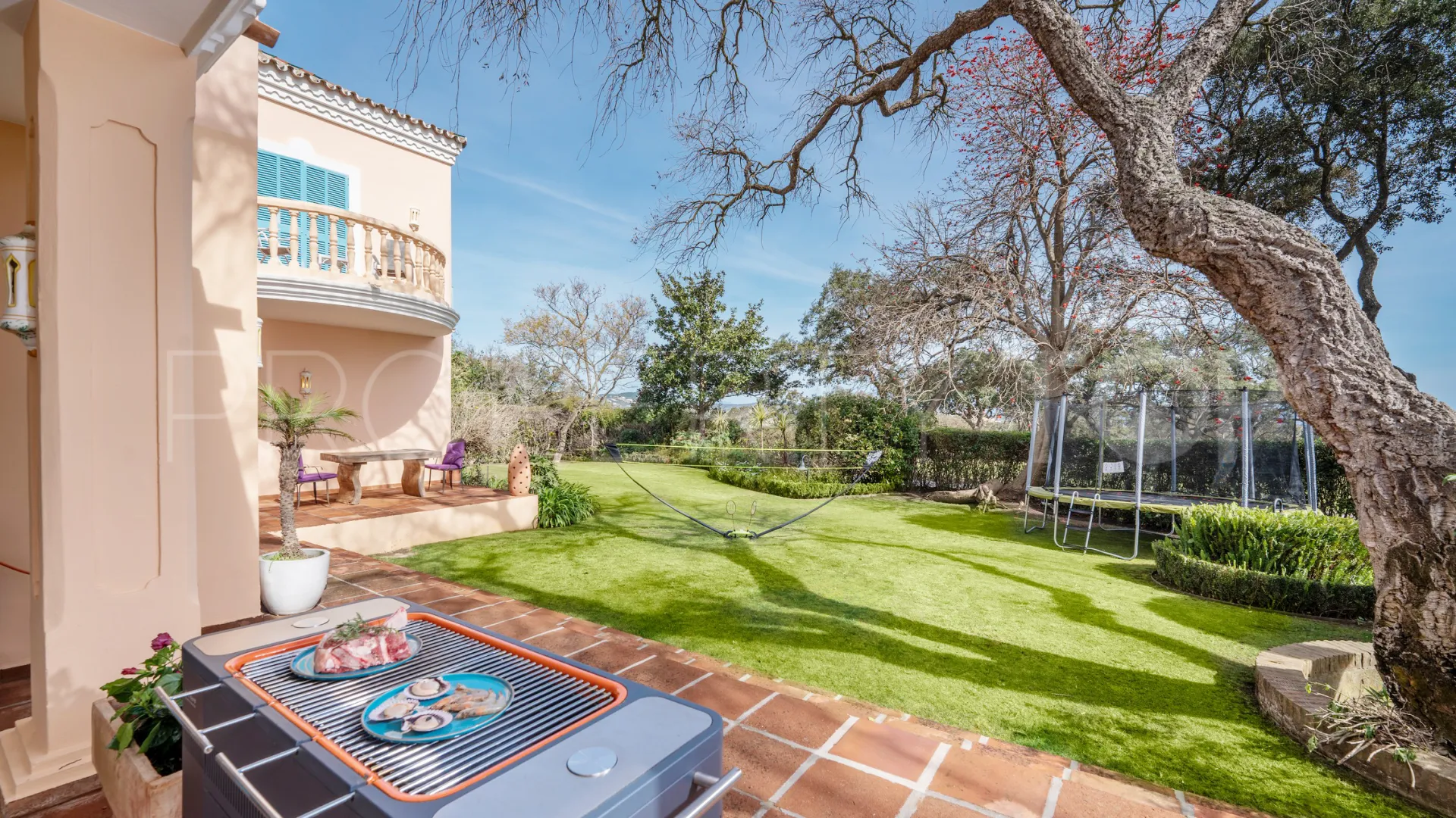 Se vende villa en San Roque Club con 6 dormitorios