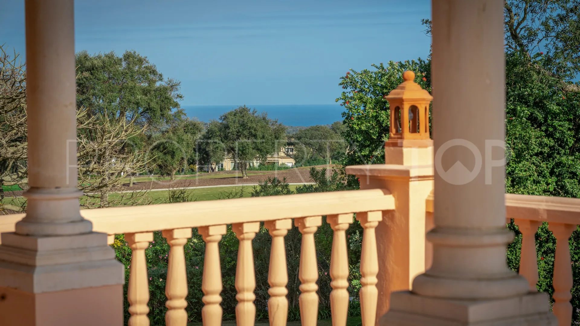 Se vende villa en San Roque Club con 6 dormitorios
